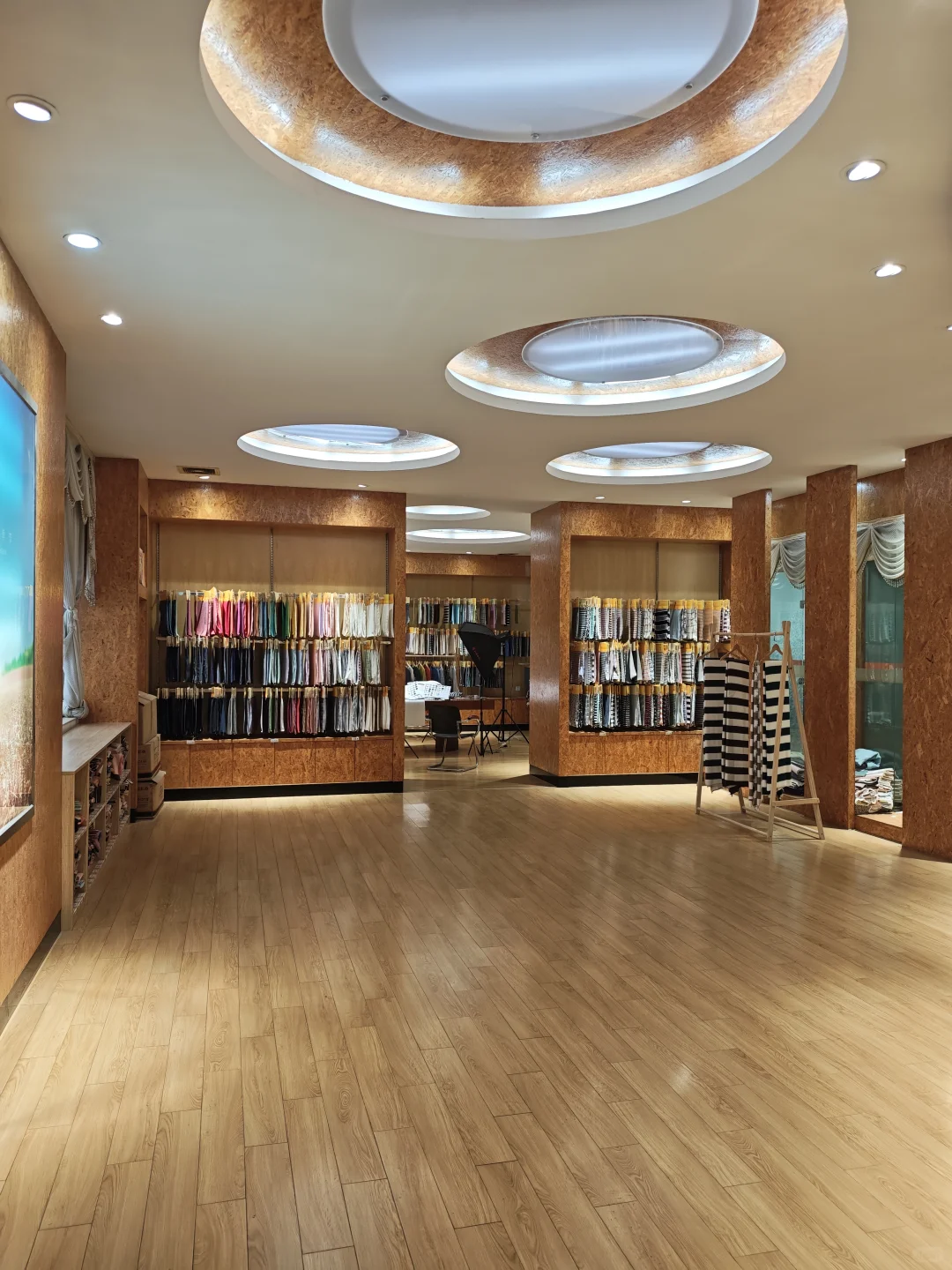 ? 来广东邦诚的宝藏布料展厅挖宝啦！