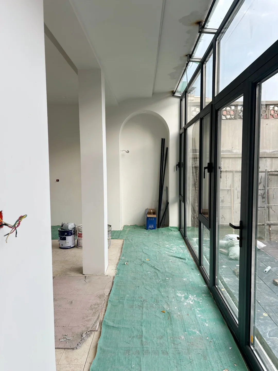 这扇窗将把我家平房变成四季流动的电影屏！