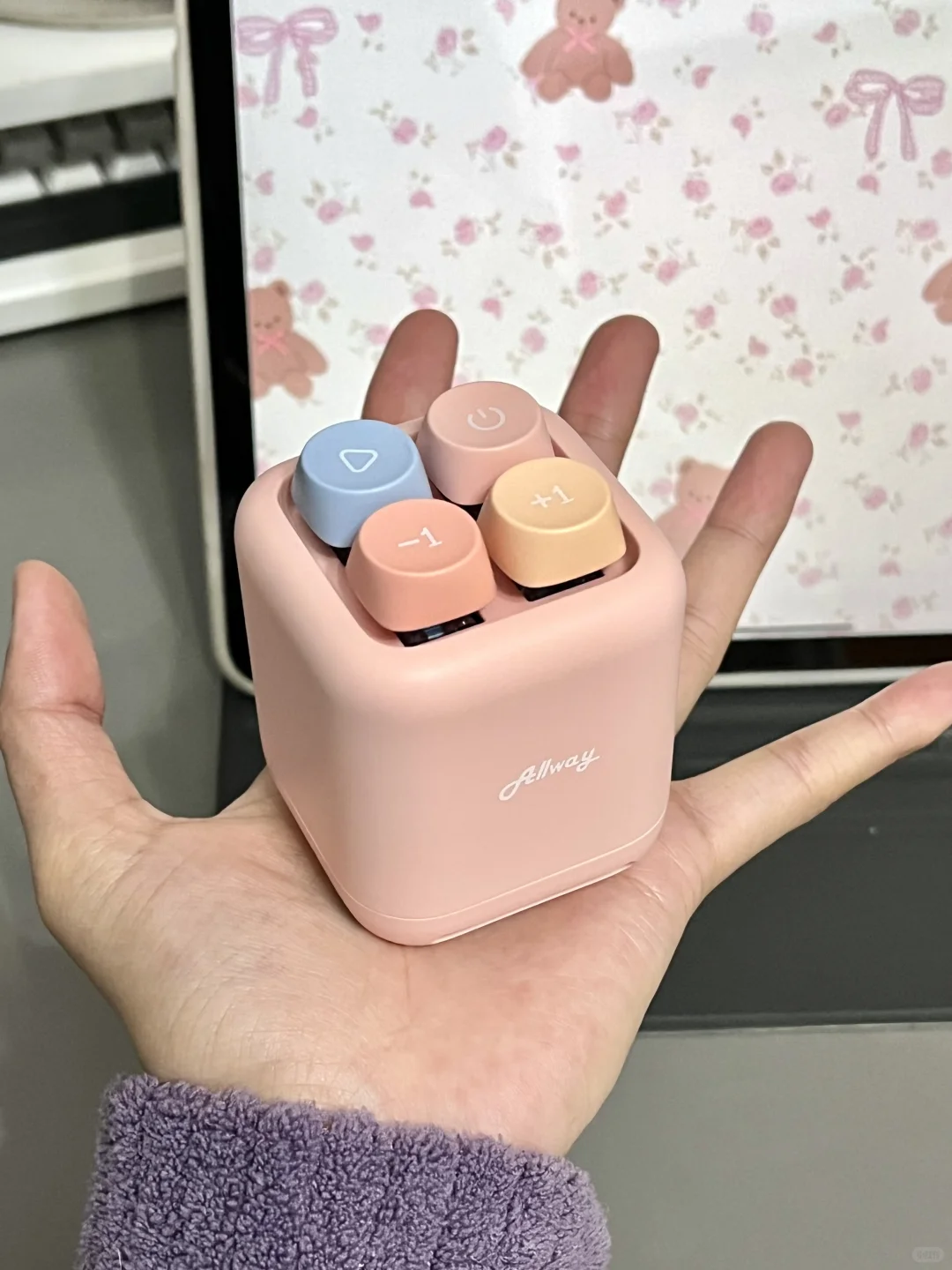 我勒个解压音箱！按起来好爽！！