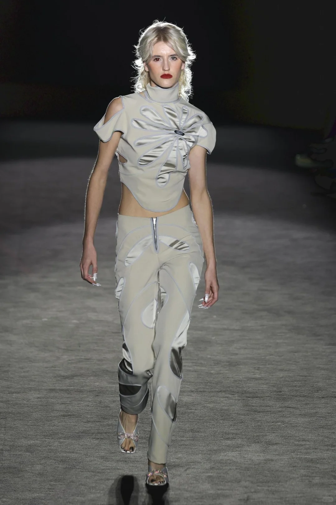 怎样运用颜色理论进行形象规划？