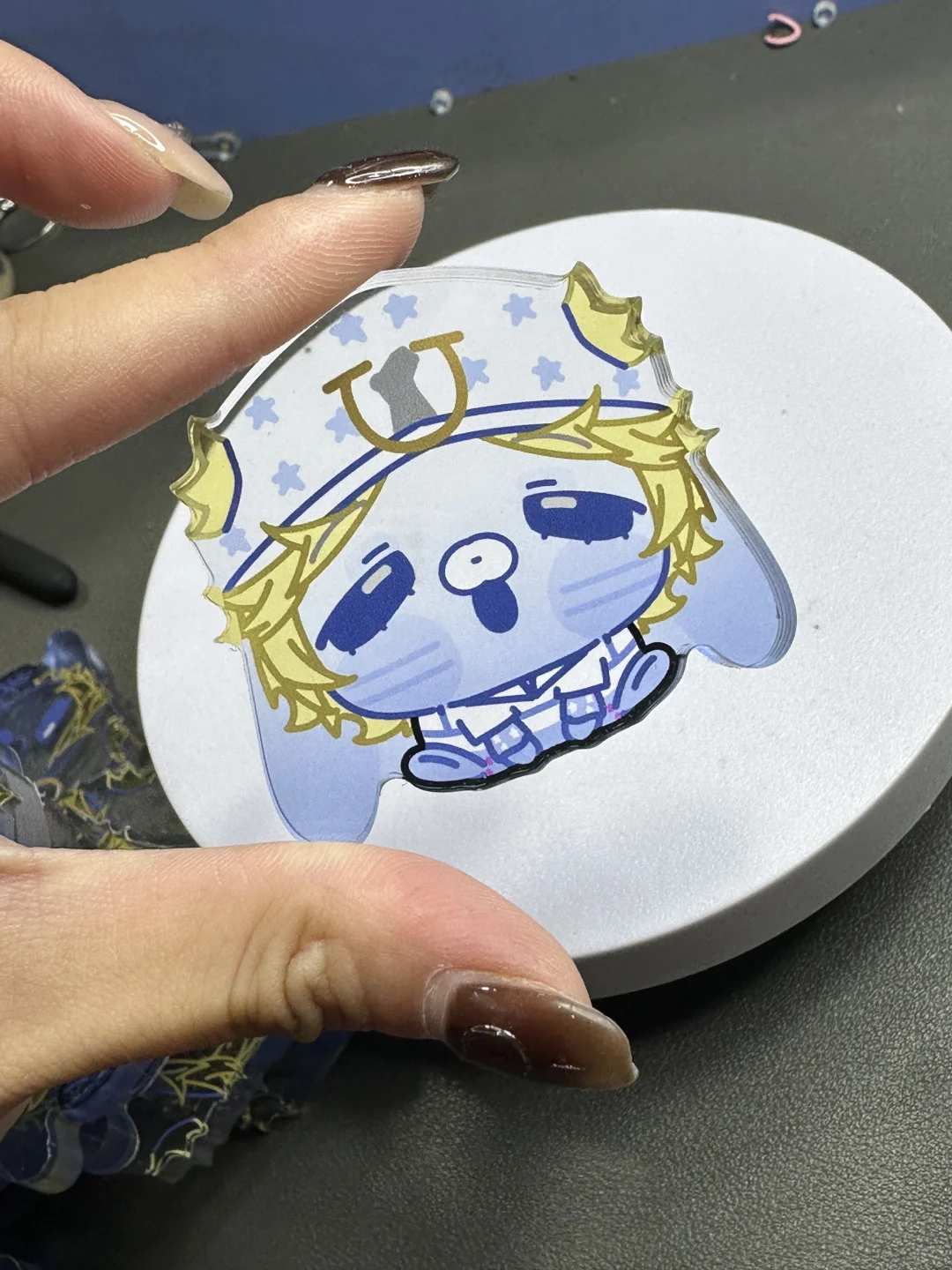 超级推荐！亚克力无底座立牌厚立彩窗线条款