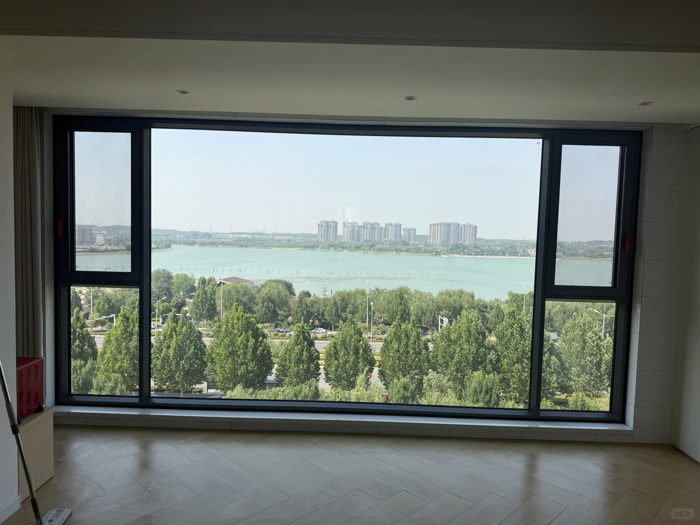 这落地窗越看越爱，新换的窗户！