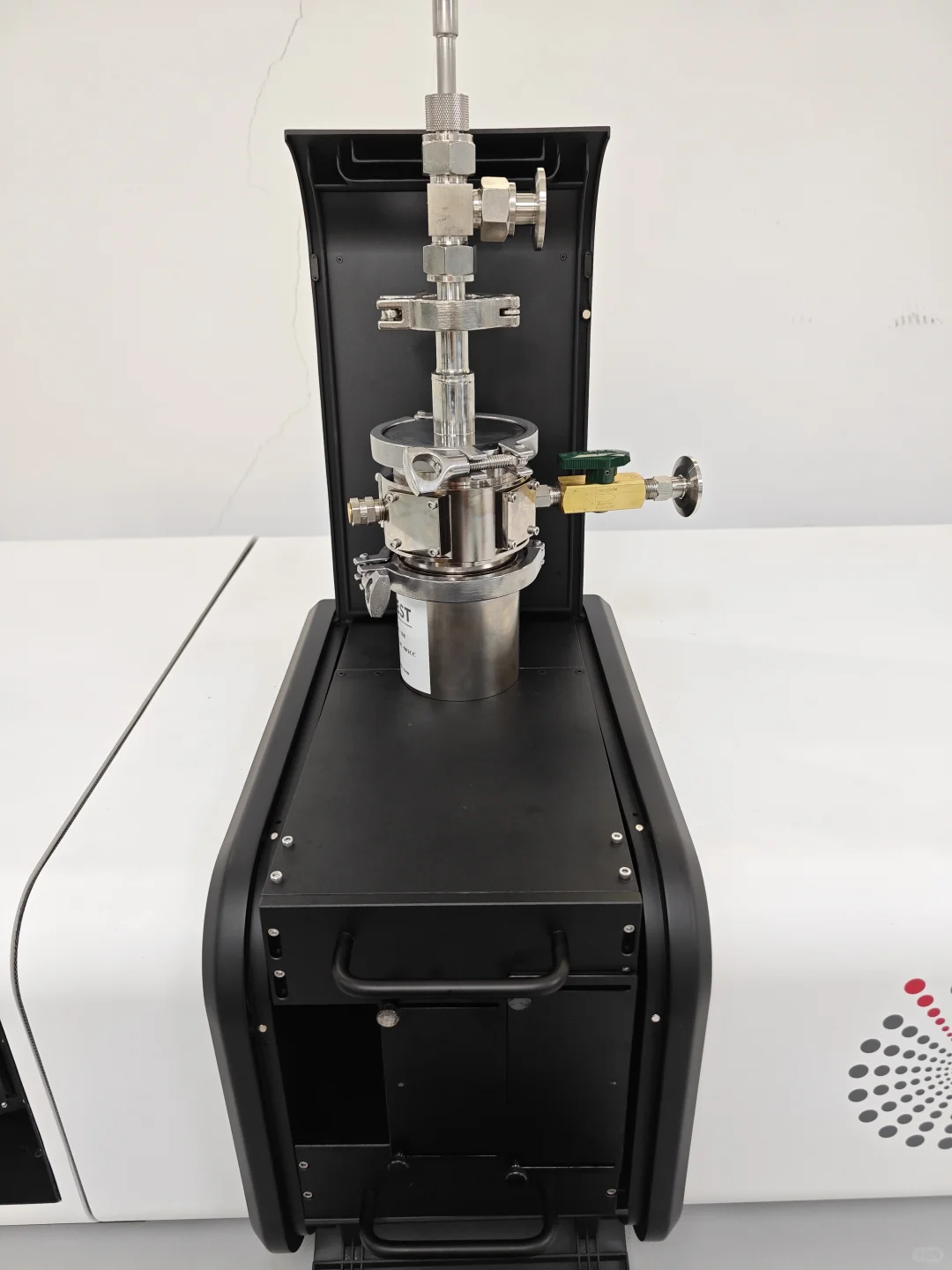 FVT-100液氮恒温器配光谱仪