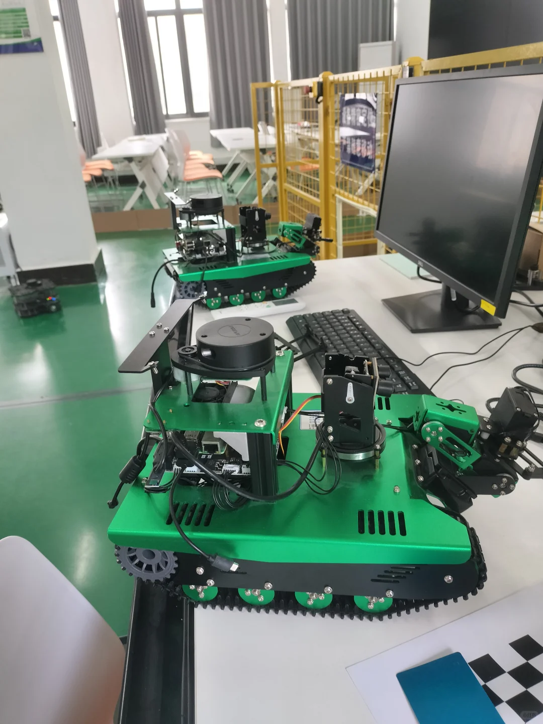 这是你们梦中情实验室吗？小学生这个夏天