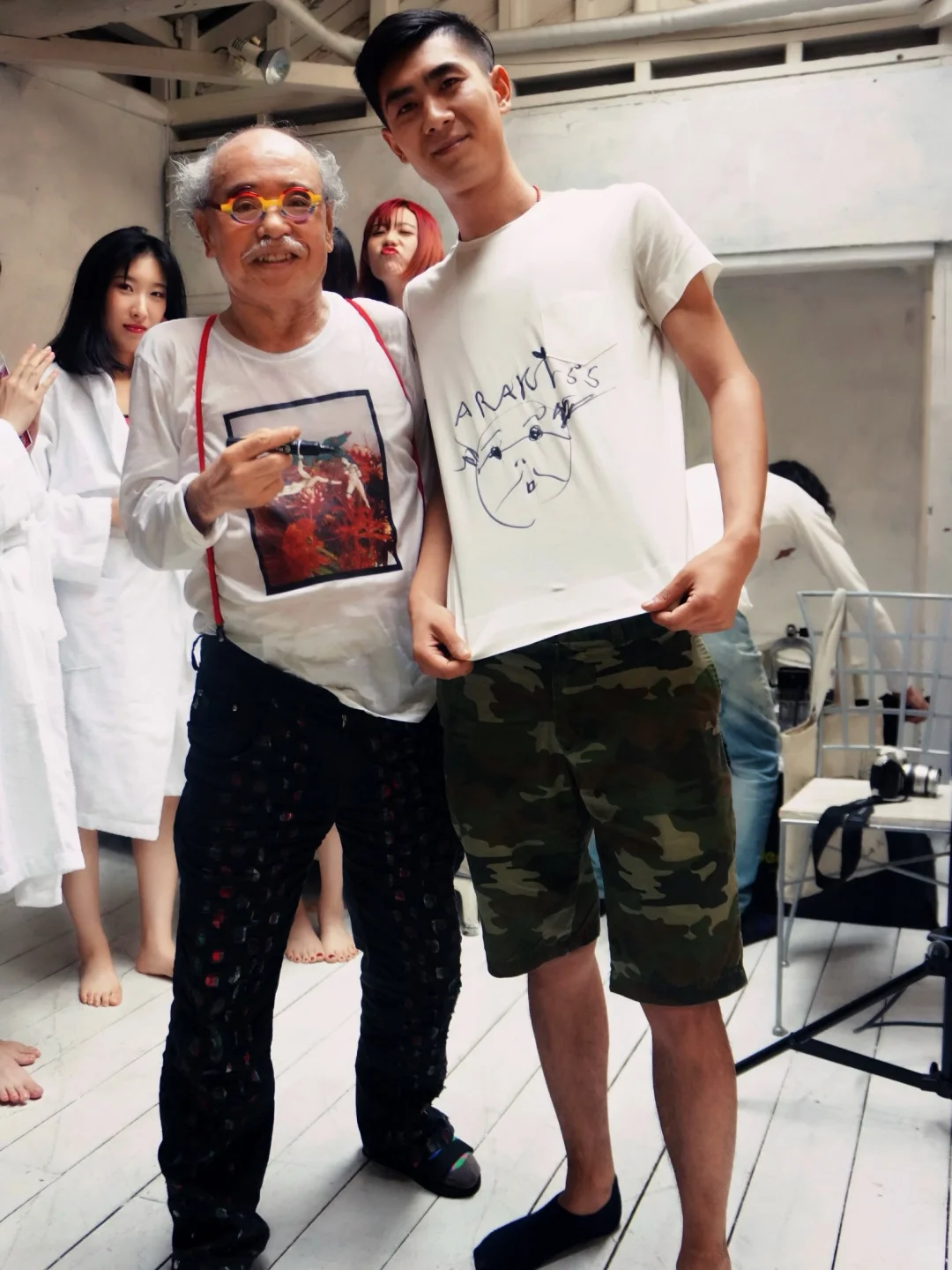 我用桃花染纸给荒木经惟做版画