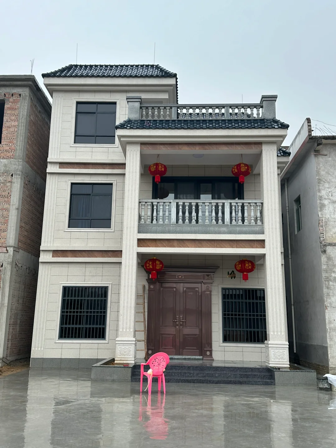 自建房断桥门窗案例颜色对比效果那个好一点