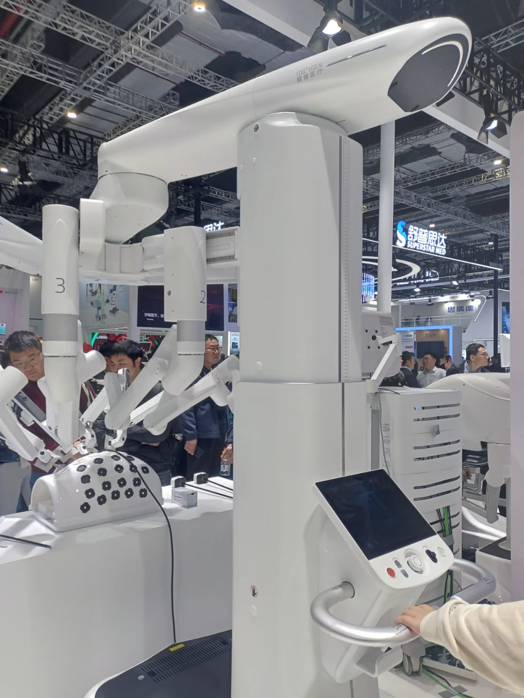 国产医疗设计碾压标杆达芬奇？?⚡️