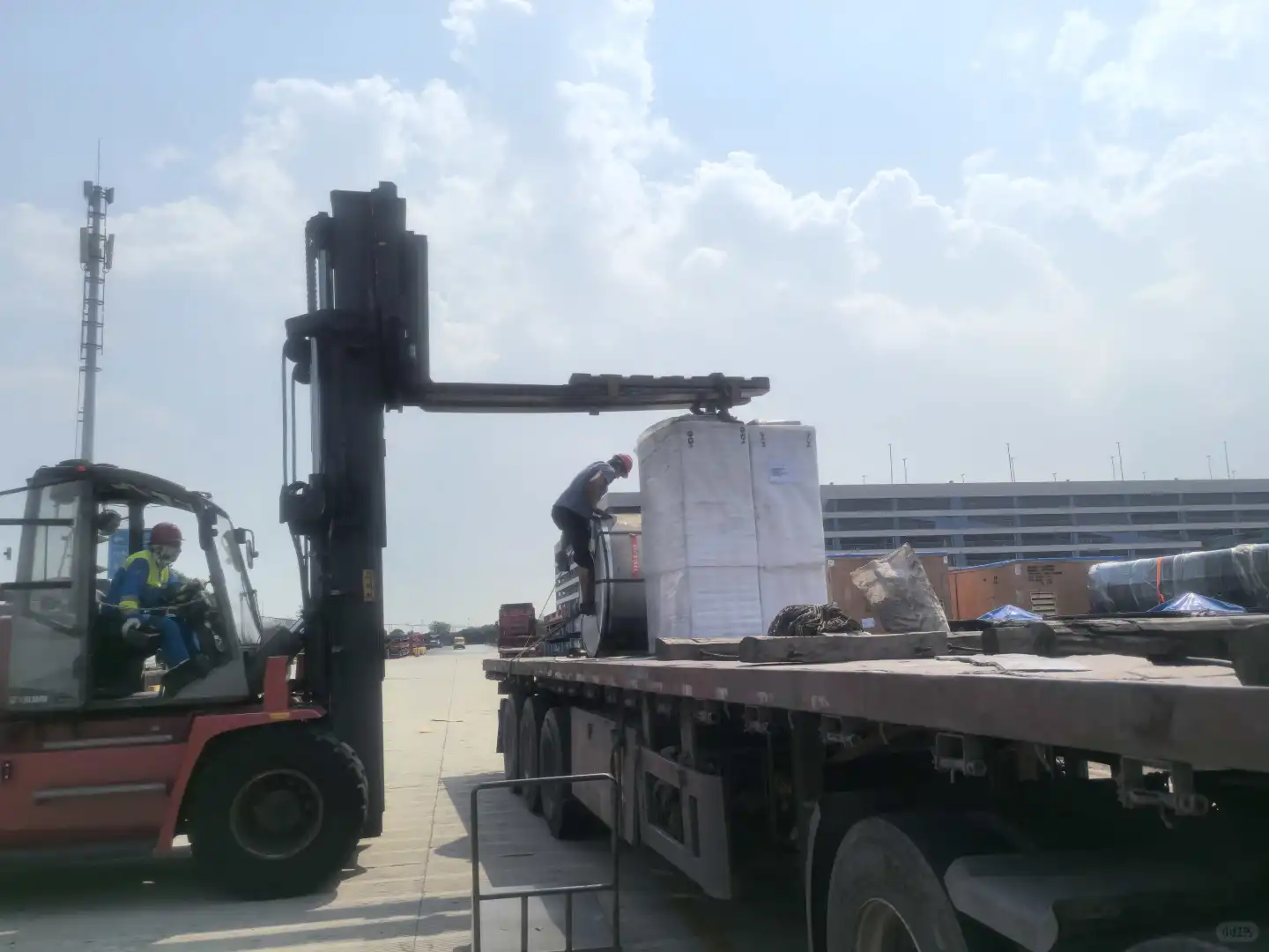 鸿安巧用RORO方案,破解58吨重货出运瓶颈!