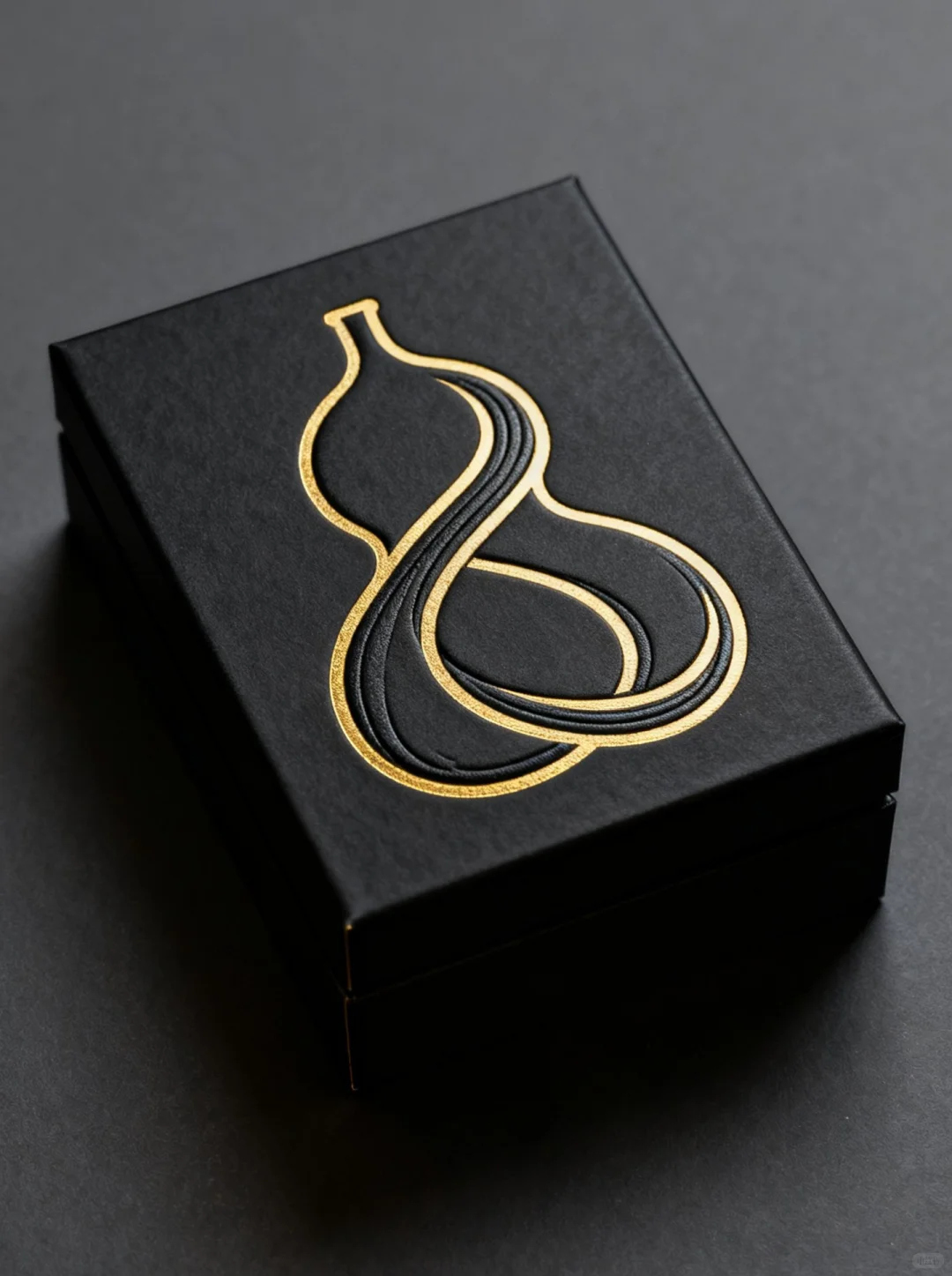 把「东方极简」玩到极致!这款黑金包装让我