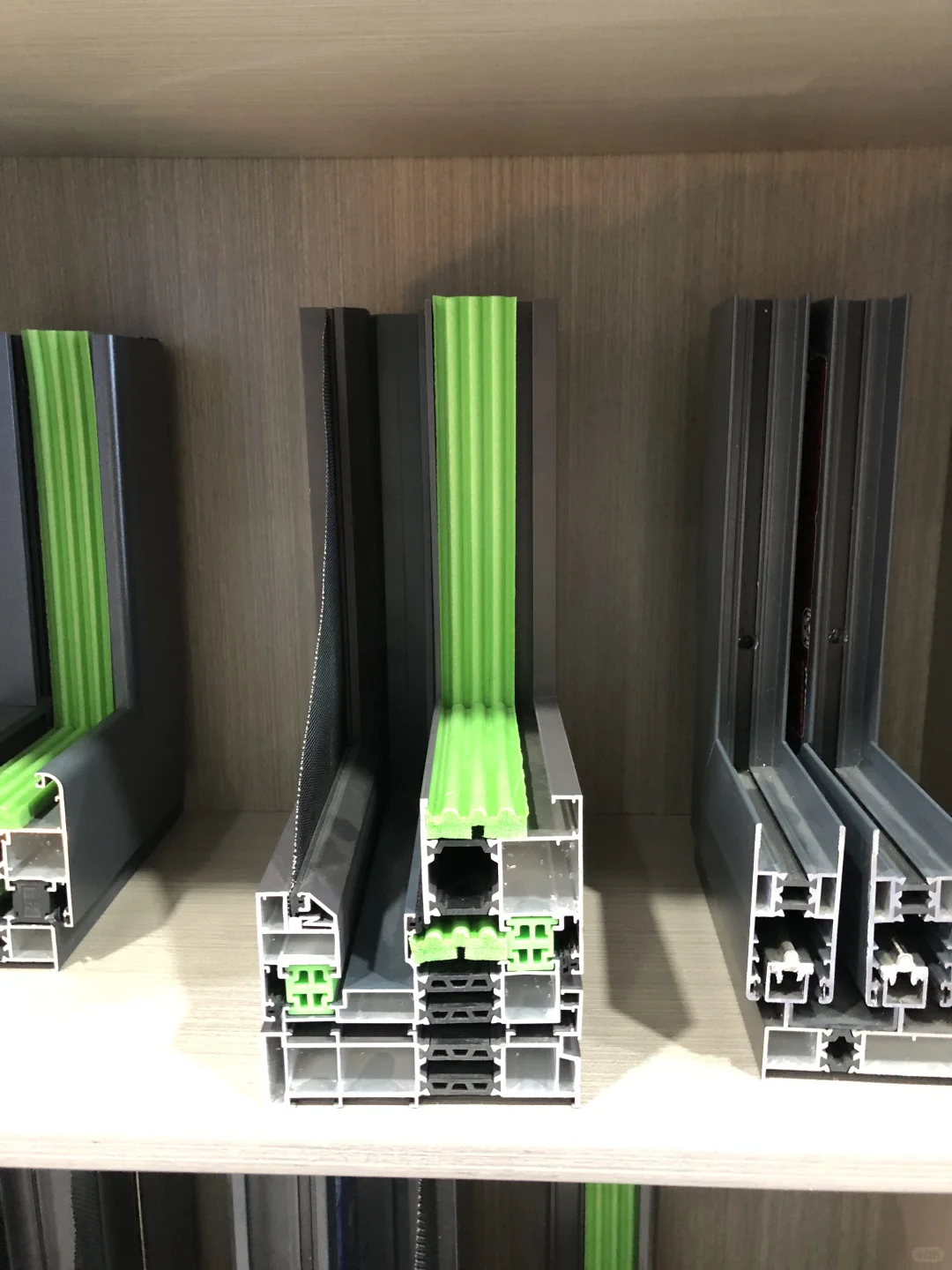 铝合金门窗选购告一段落