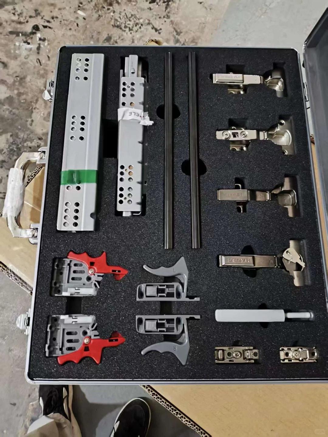 进口五金工具箱展示箱