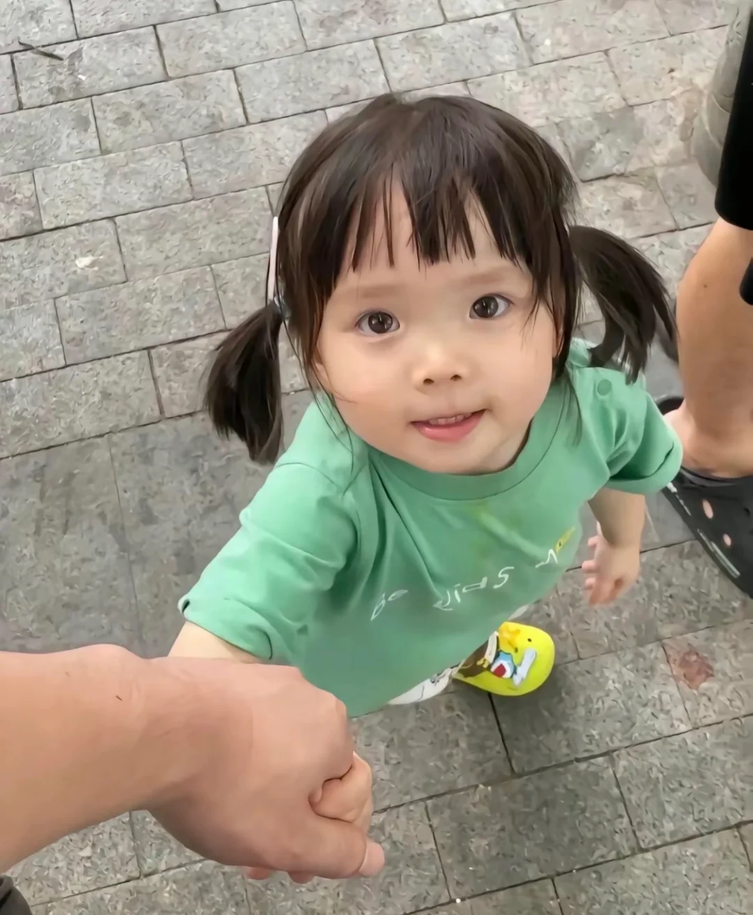 左滑看曾婉之的小拖鞋