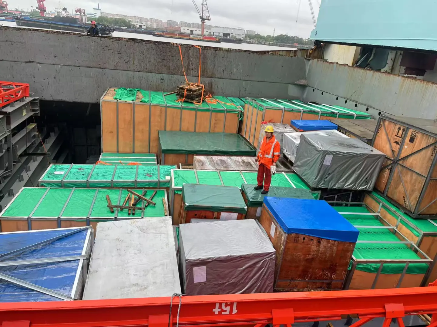 散杂船海运 国际贸易/物流 设备大件装船 舱