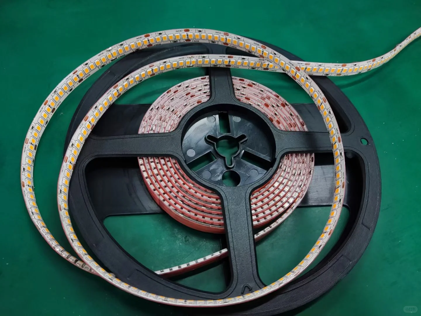 2835滴胶防水灯带