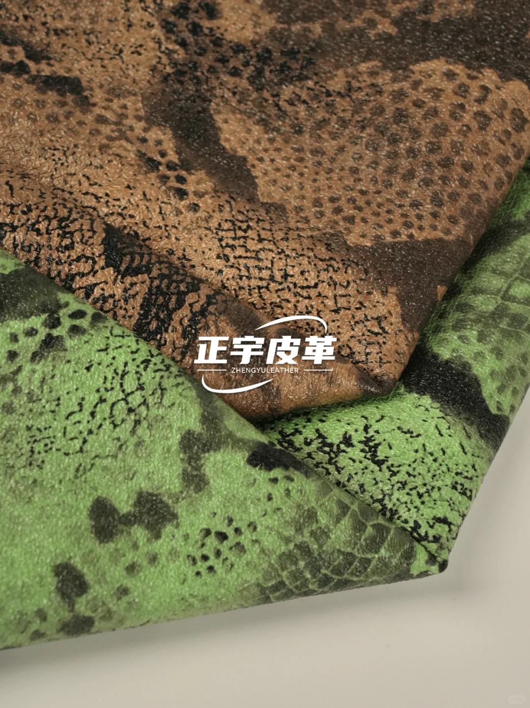 秒把穿搭野性值拉满!复古蛇纹布料