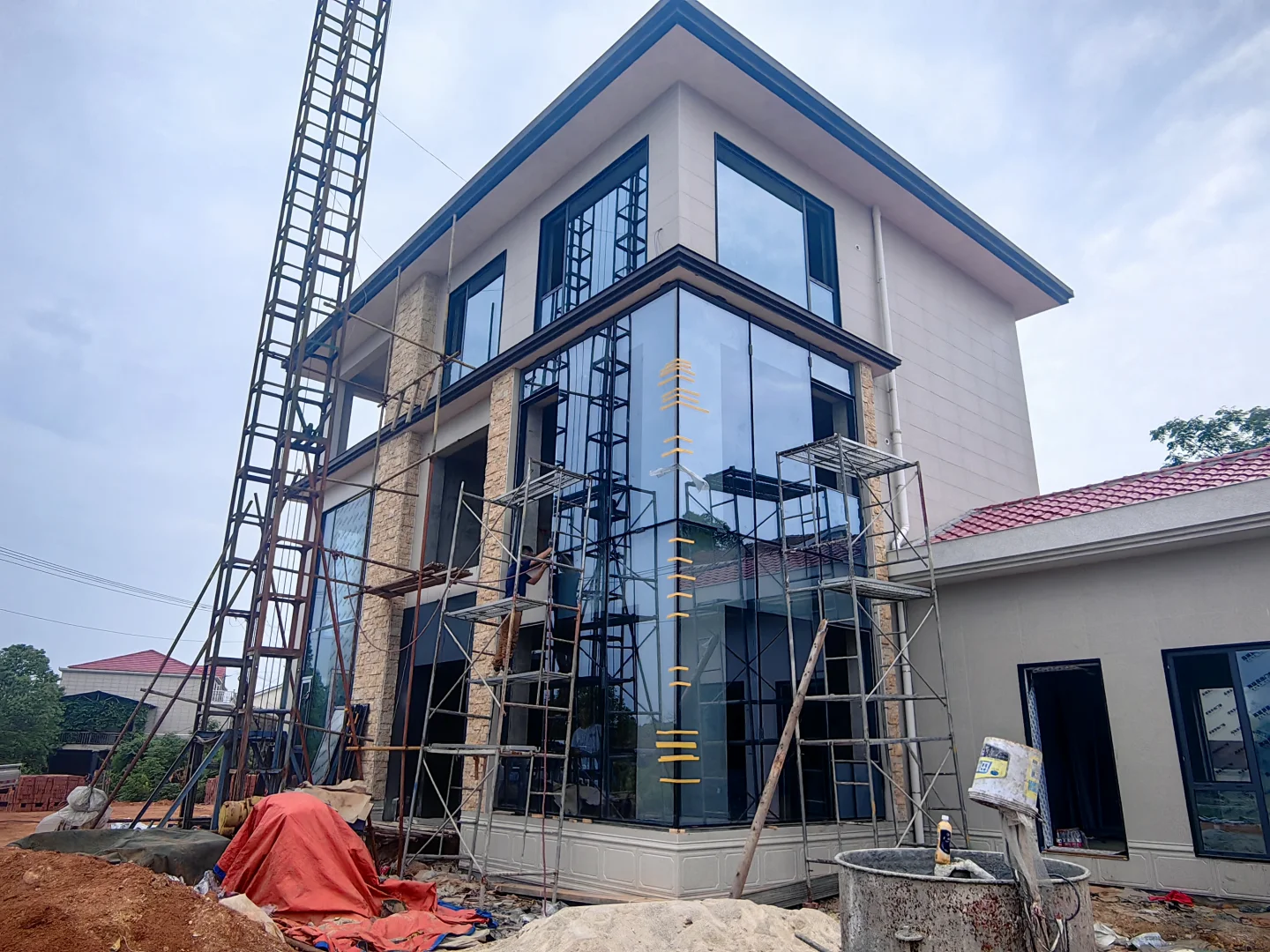 来喽来喽，新家的玻璃马上完工啦！?