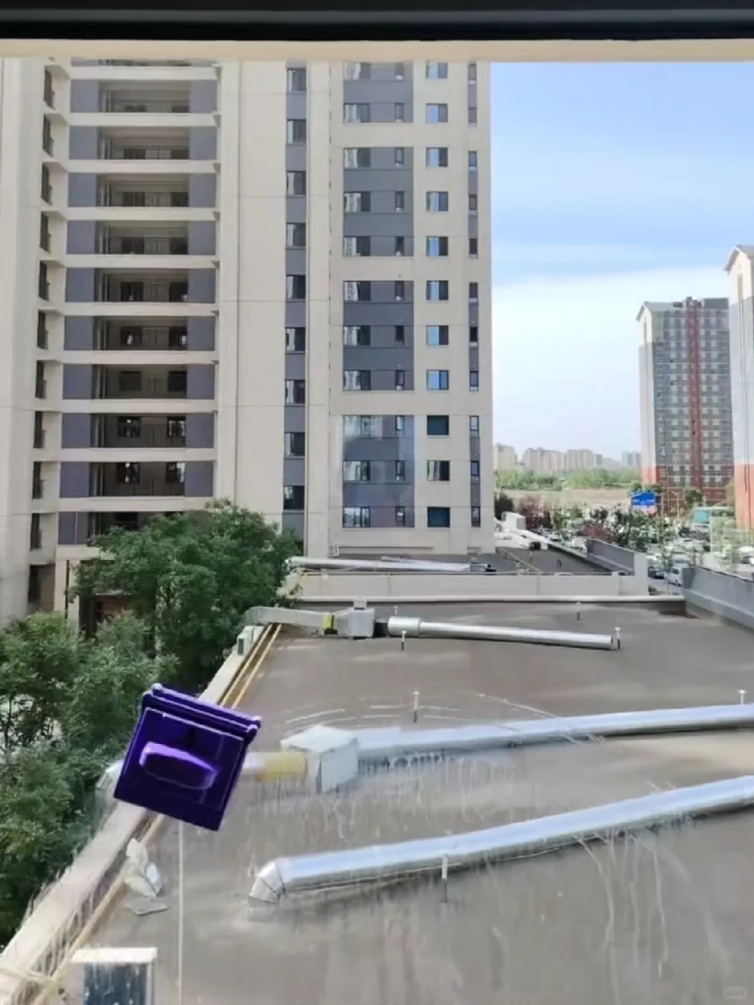 擦玻璃认准我们，让你家窗明几净到发光✨