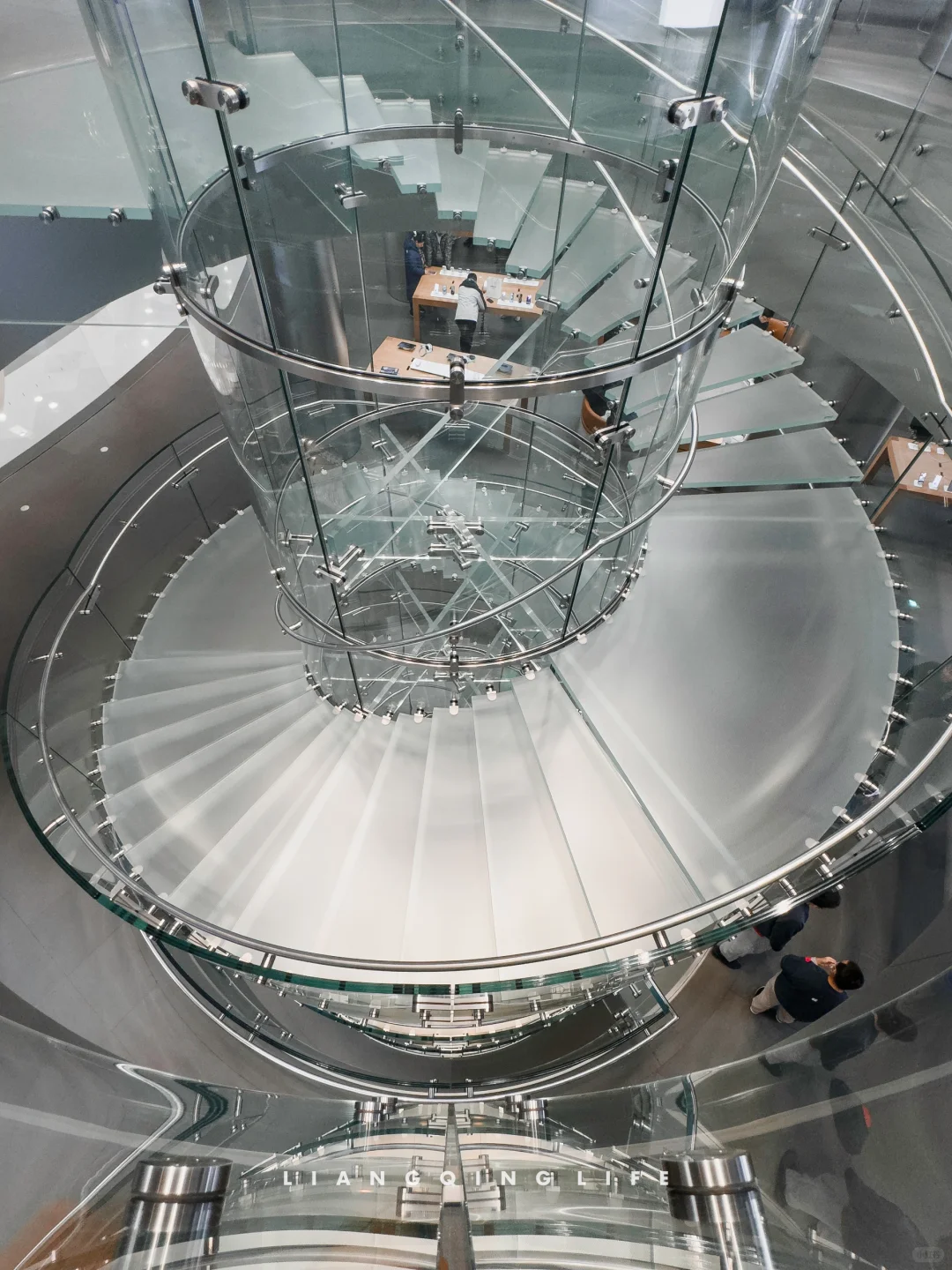 Apple店的玻璃比产品高级