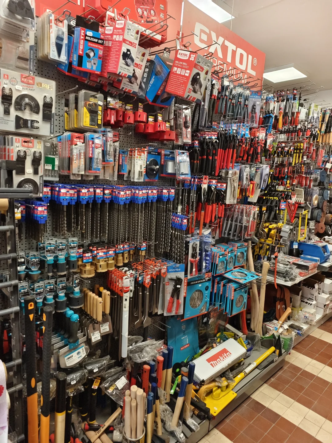 布达佩斯的五金店