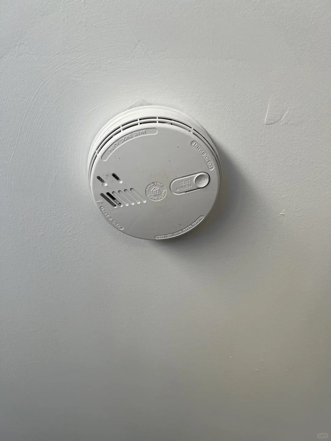 ??烟雾警报器拆卸及换电池