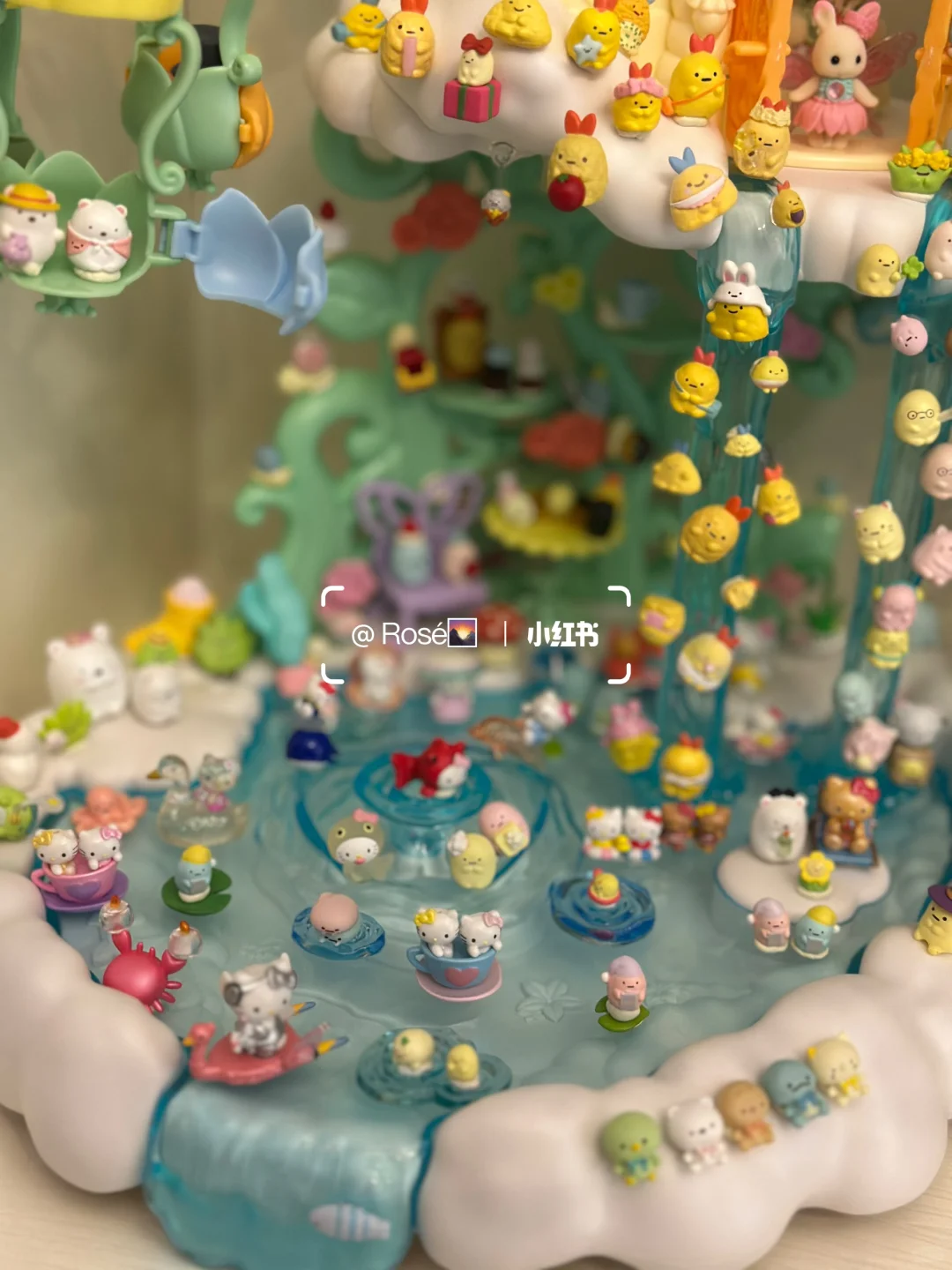 森贝儿的铃兰瀑布，站满了角落生物和kitty