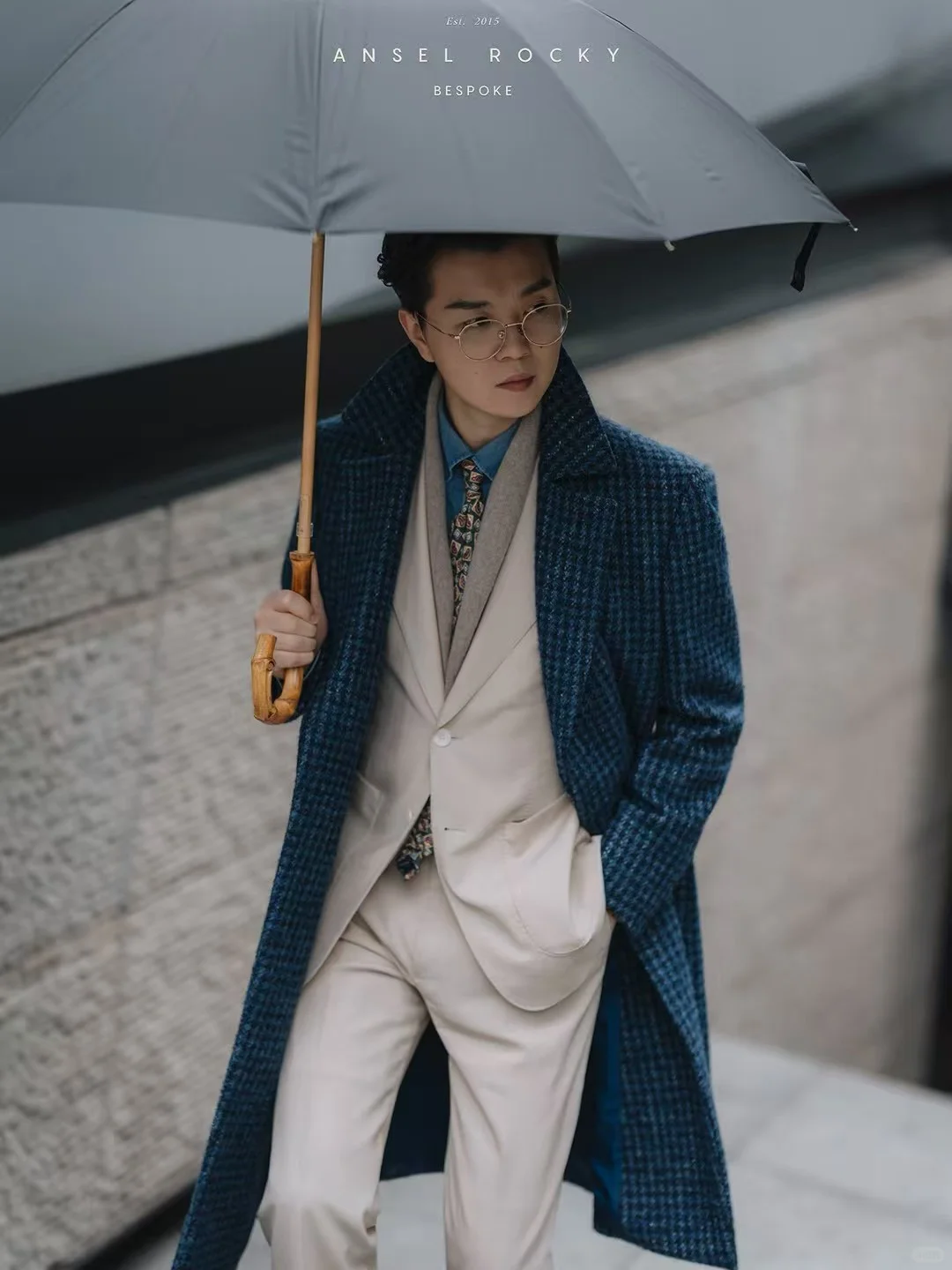 氛围感还得是大衣，藏蓝格叠穿独一份的高级