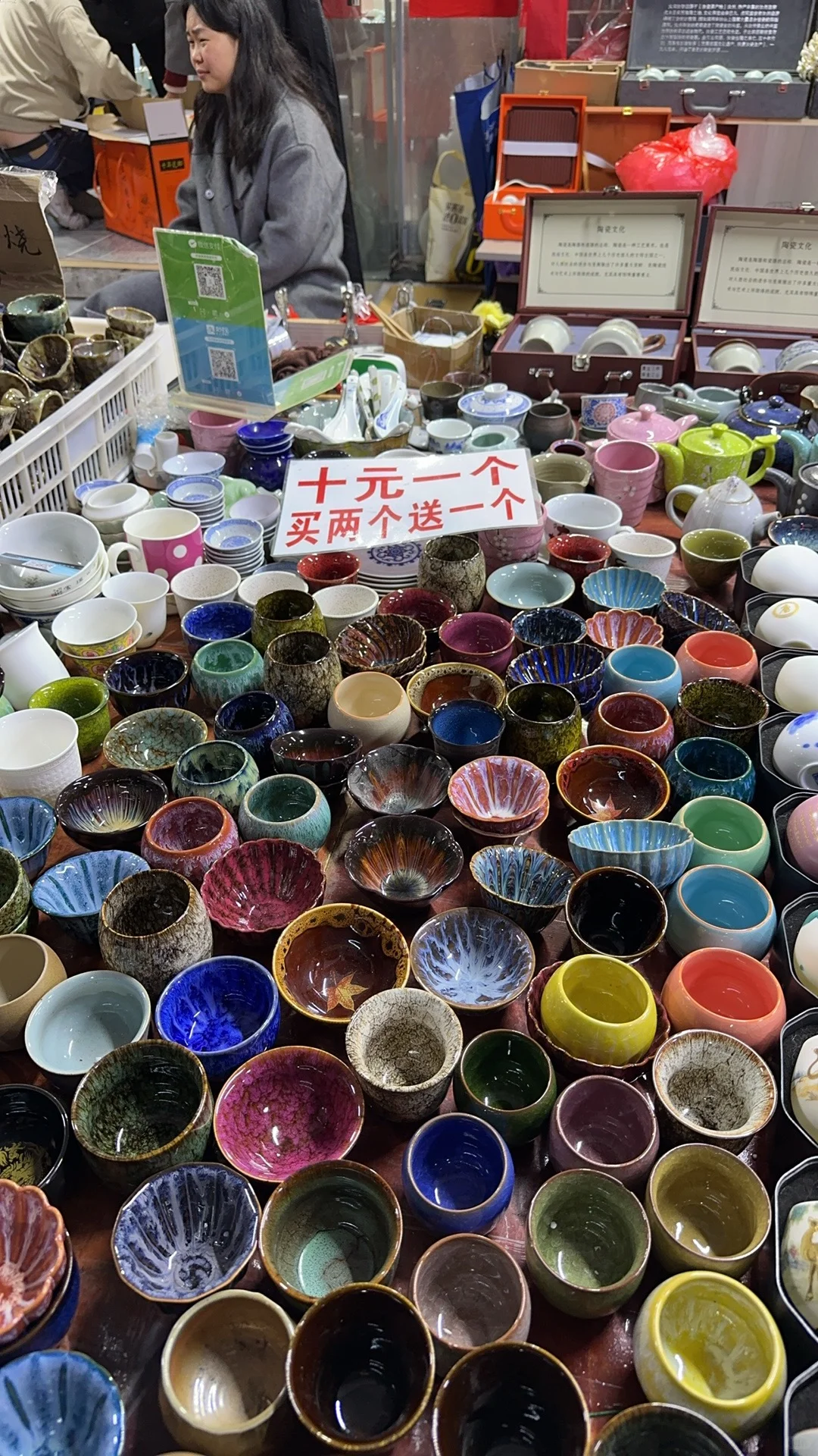 几块钱一个，讲斤称，应该没得人空手走出来吧