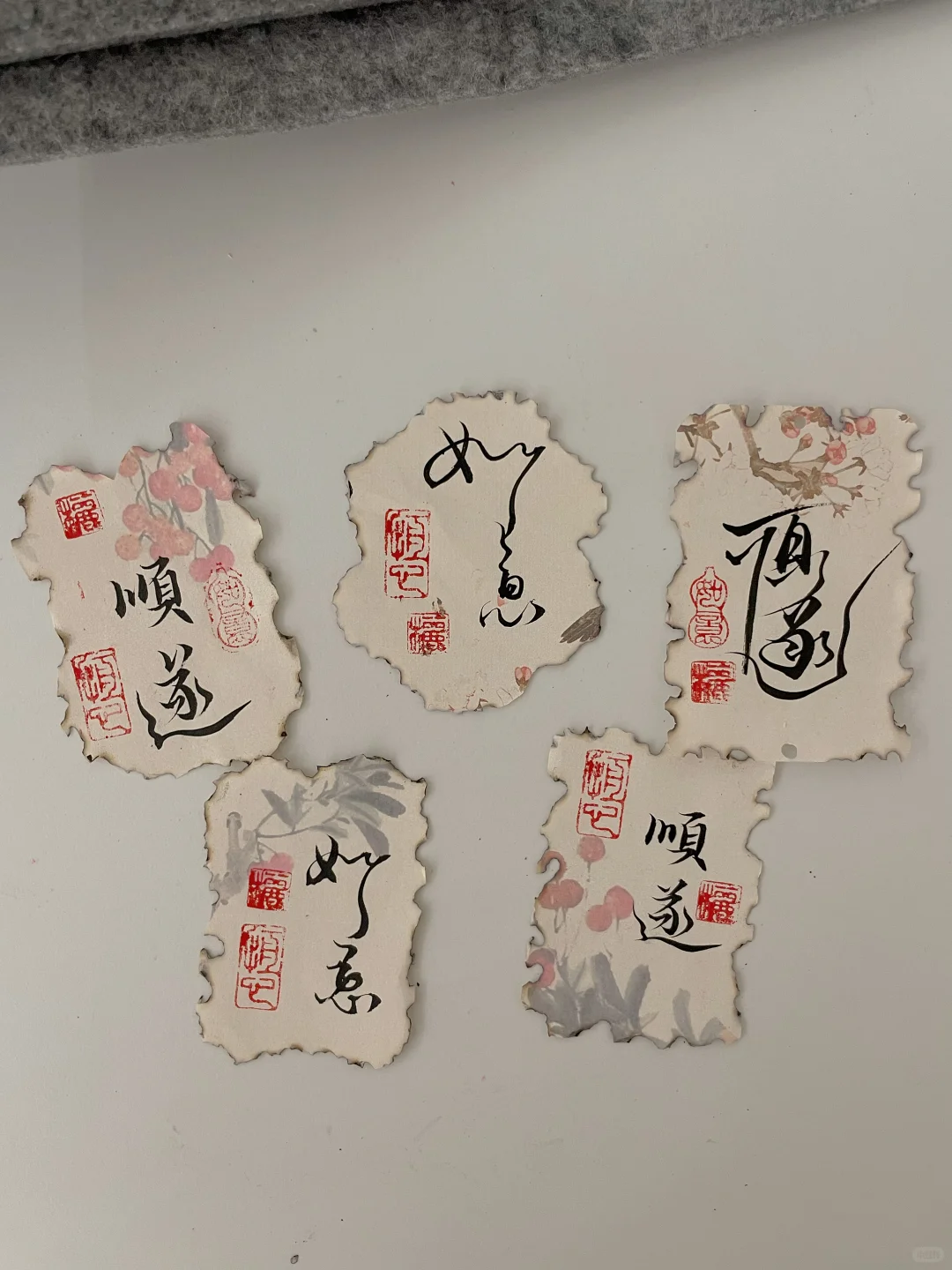 没人告诉我DIY书法滴胶车挂原来这么…