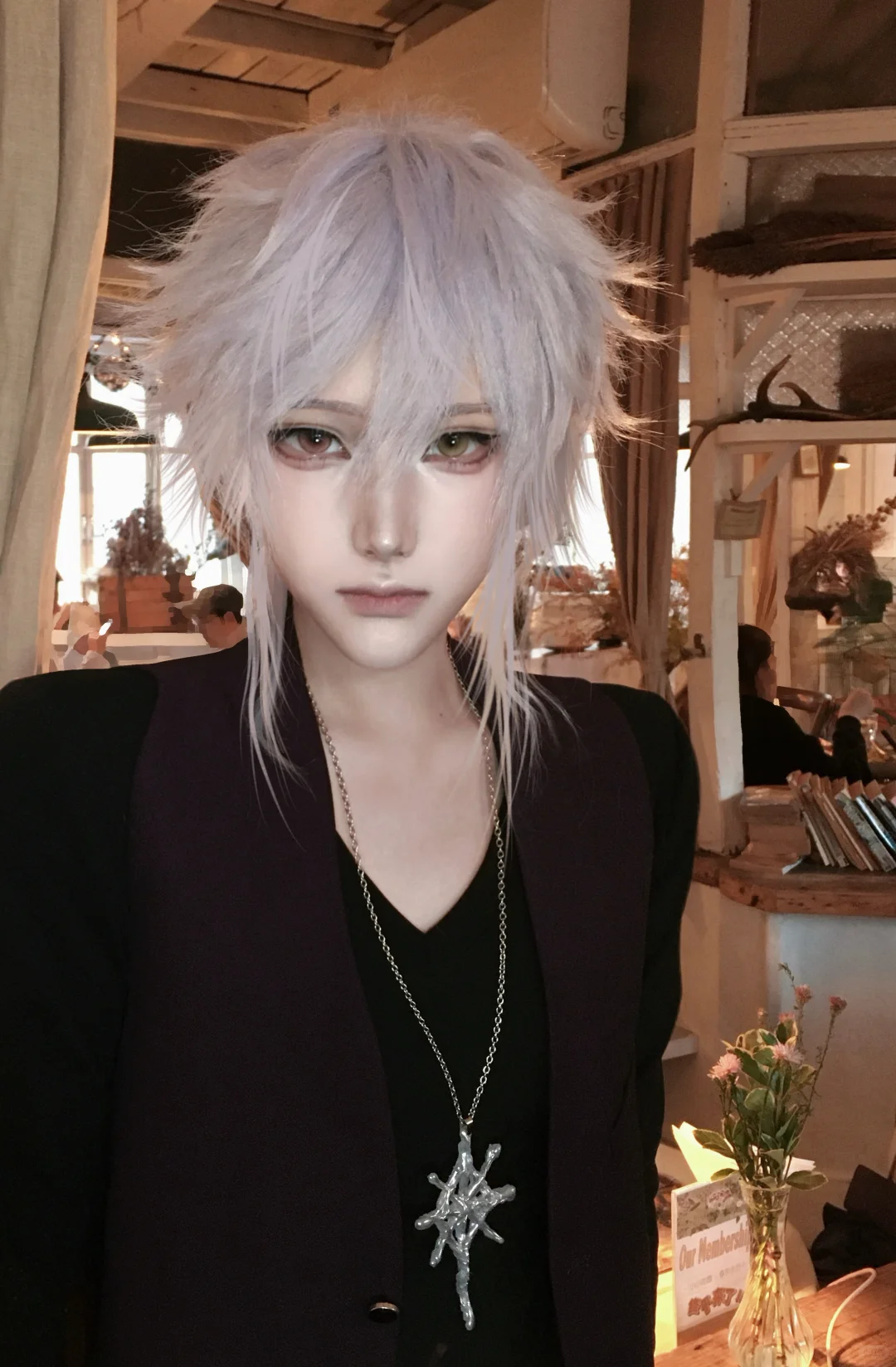 这是布鲁罗纳冷兵器之王你敢和他对视三秒吗