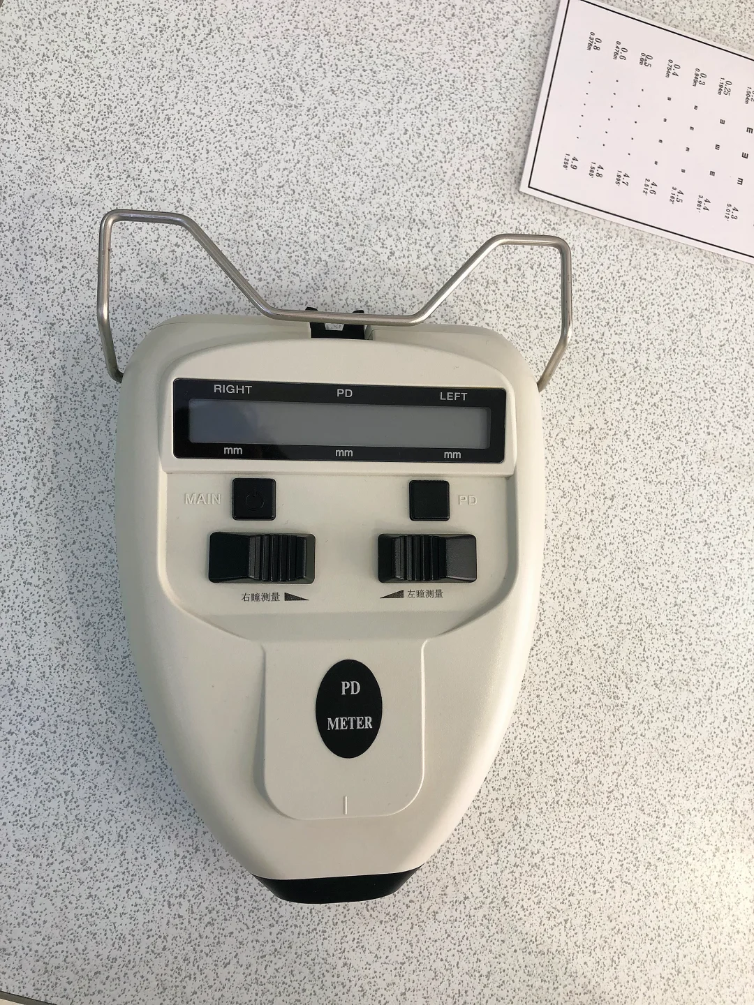 去眼镜店，看到这个都想笑哈哈哈