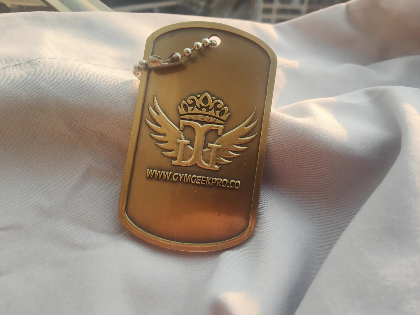 就拿工厂早前钥匙扣来介绍下金属徽章工艺