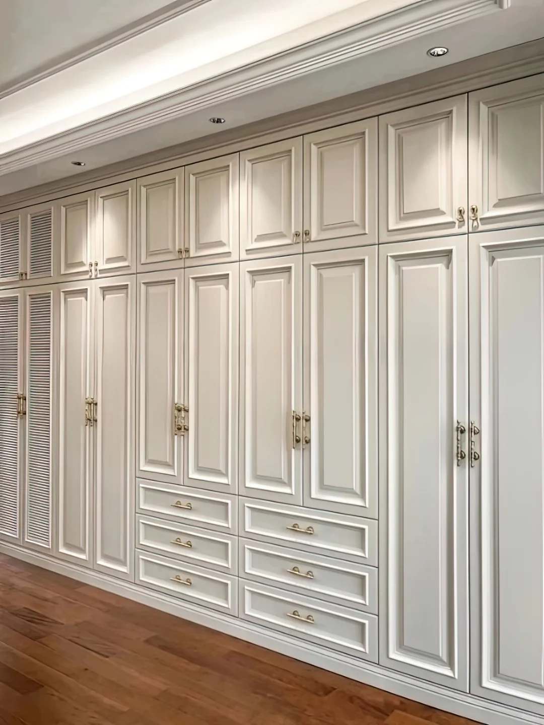 全屋定制法式扣线衣柜｜优雅感拉满卧室C位