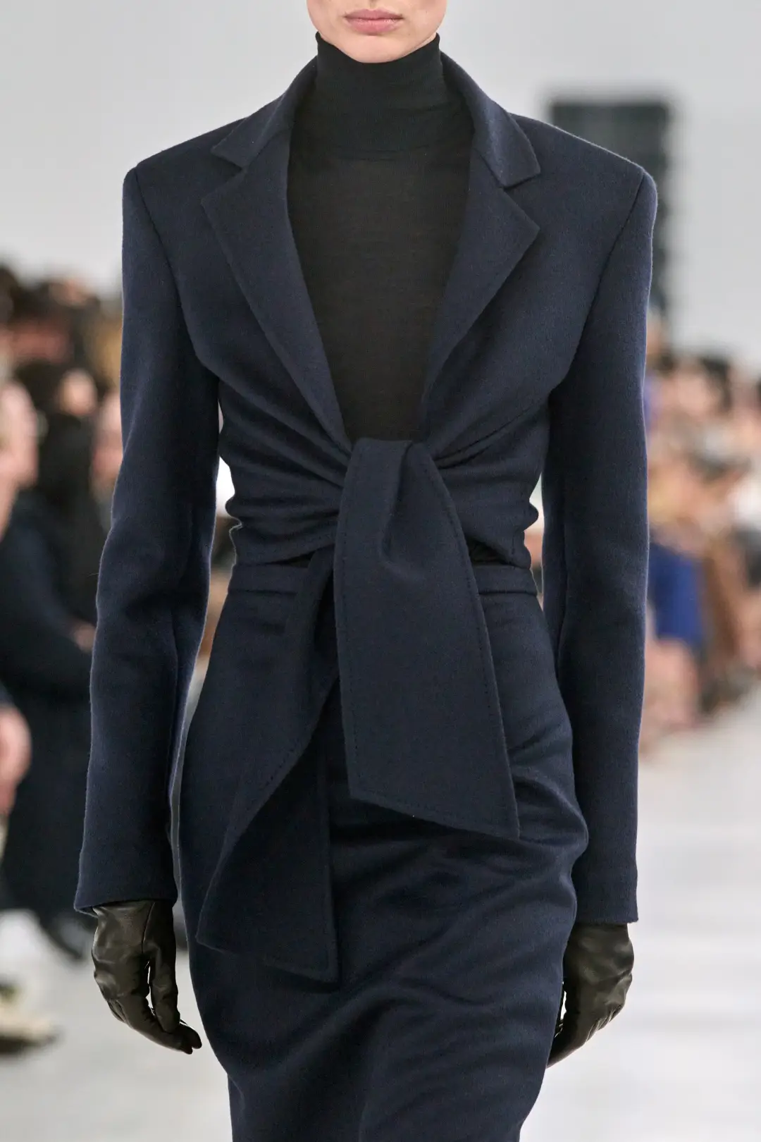 西装趋势中的「宽肩收腰」转向