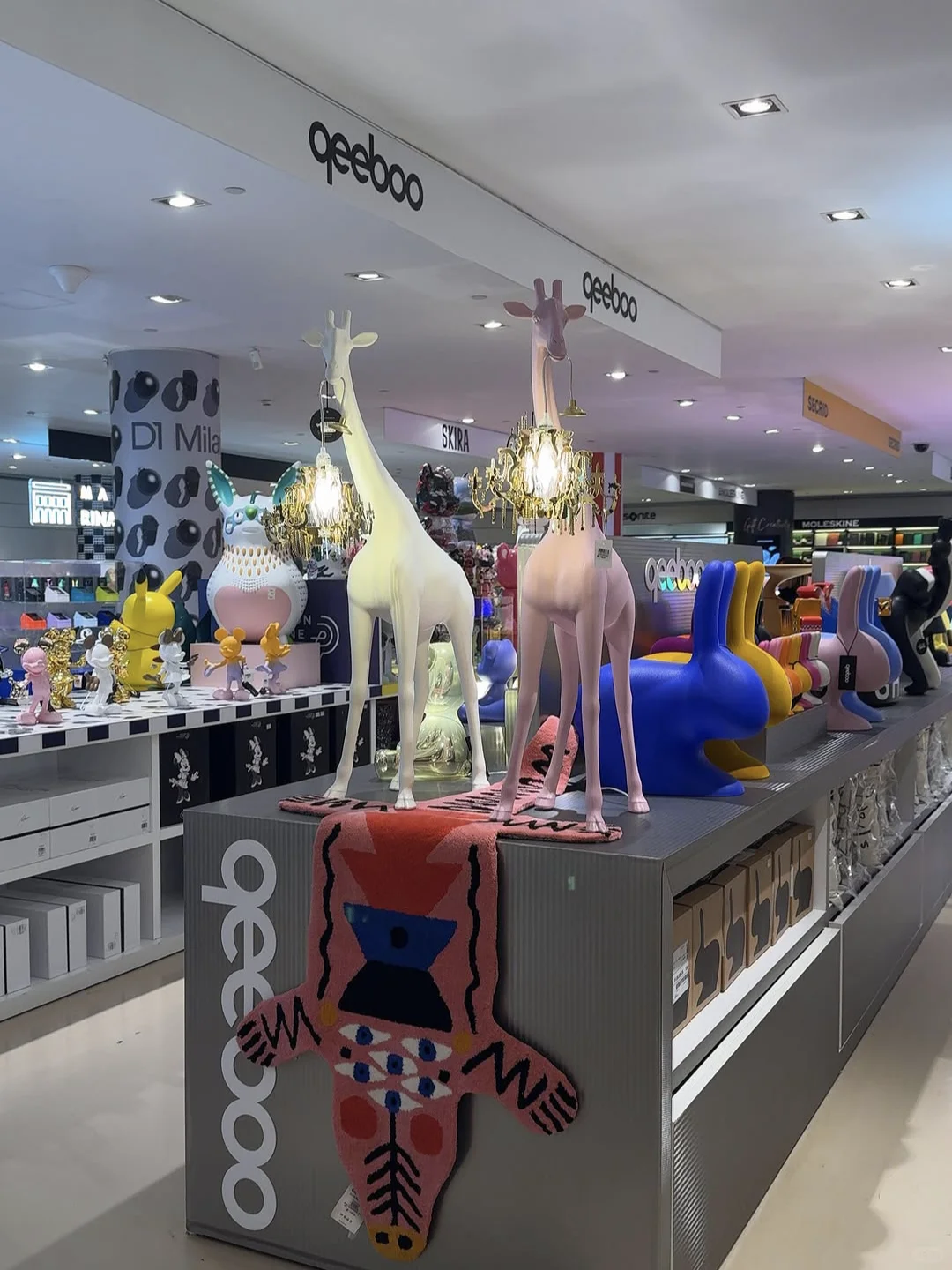 Qeeboo长颈鹿将非洲草原的优雅凝入家居空间