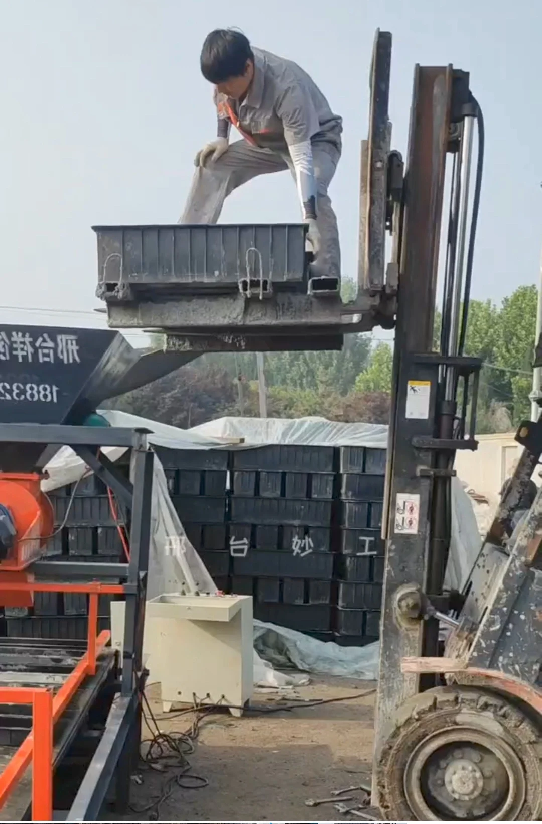 妙工混凝土预制品布料机械生产线设备