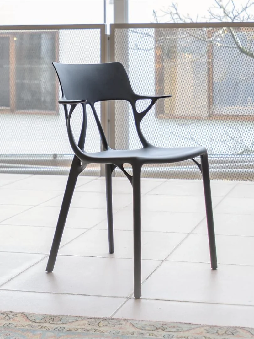 ??Kartell A.I.椅 | 坐入未来的流动符号