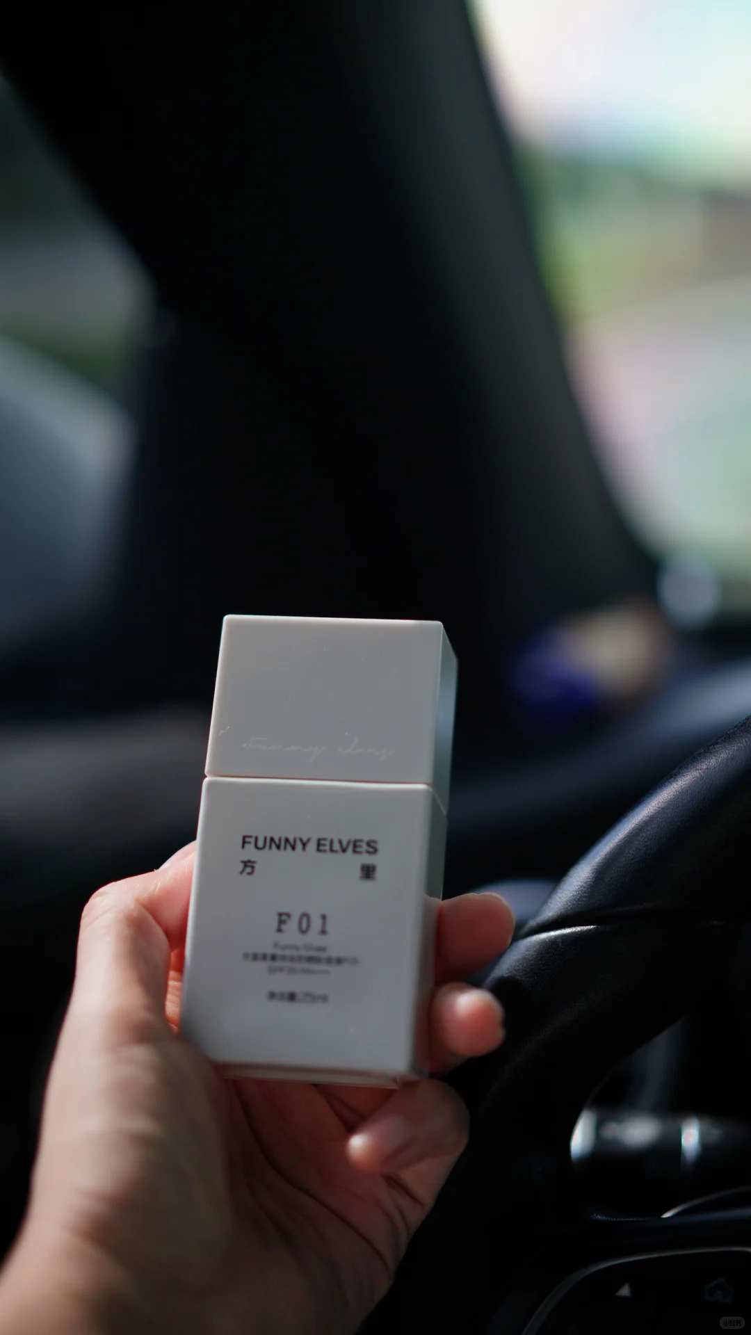 简直堪比行走的紫外线测试卡！