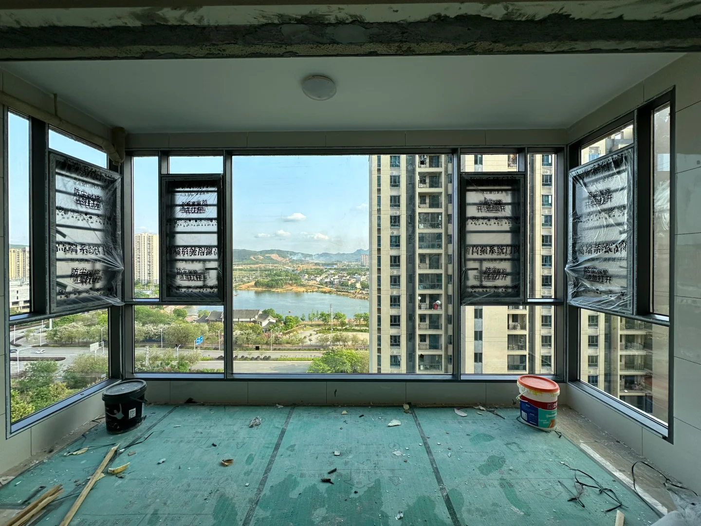 在柳州这样的落地玻璃450一平、您满意嘛。