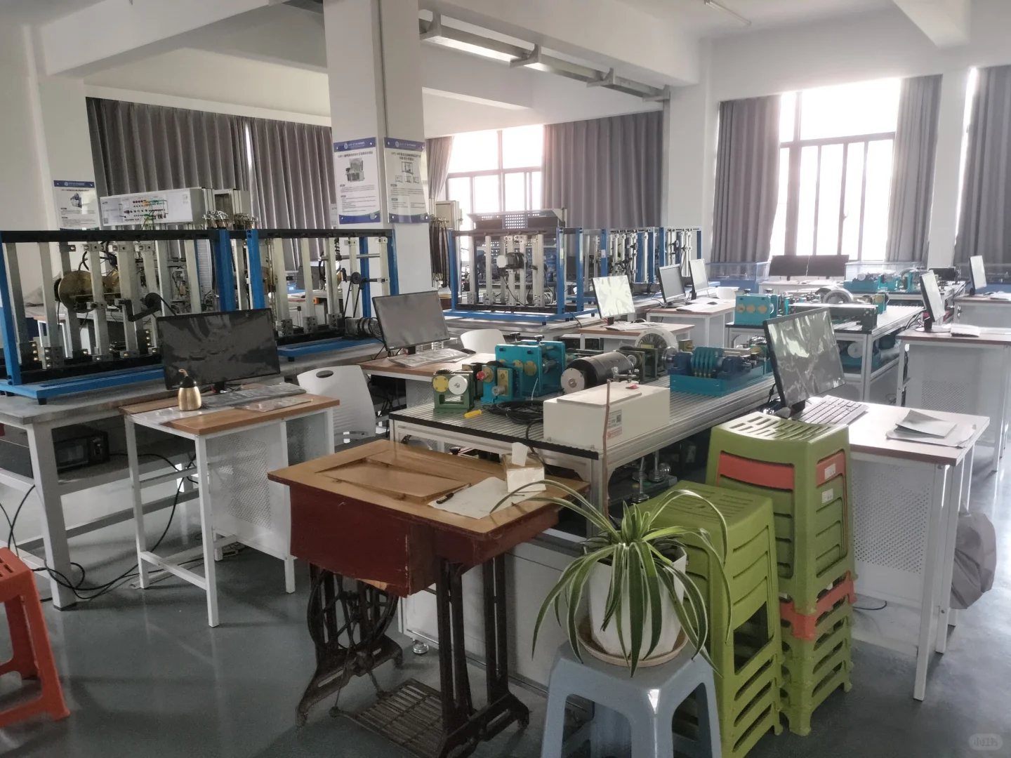 这是你们梦中情实验室吗？小学生这个夏天