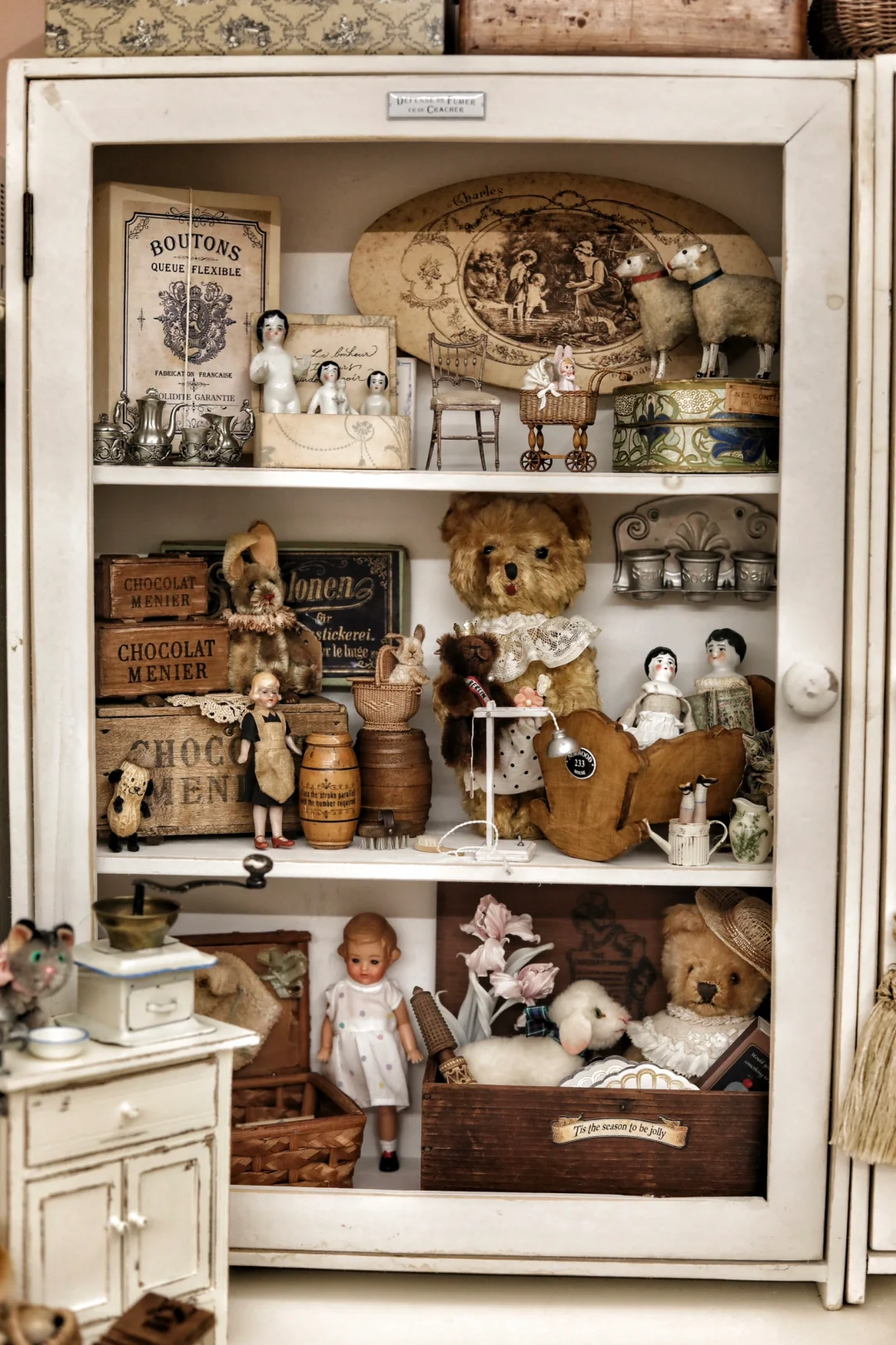 听说大家都有玩具古董柜