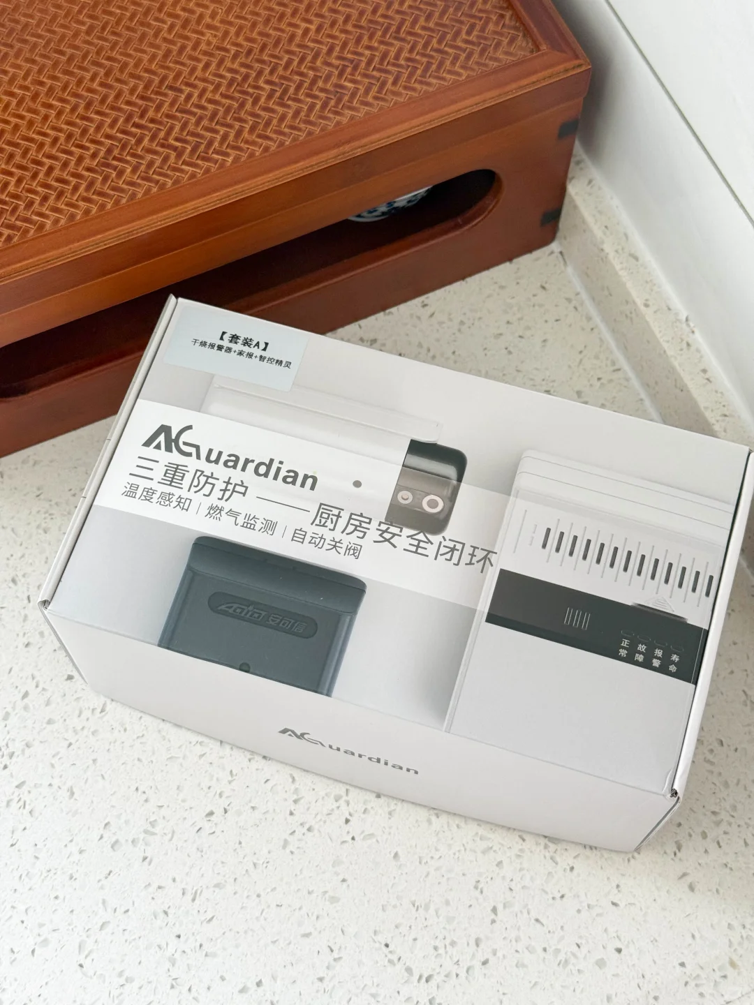 “角度可调！0-80°自由旋转”