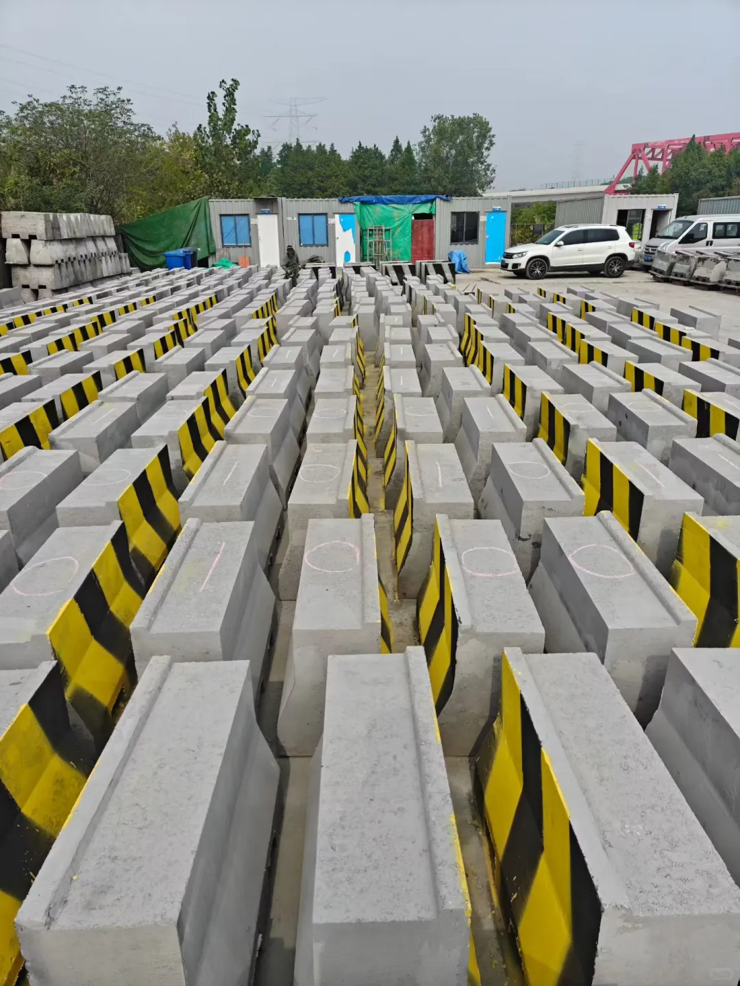 江苏安徽上海围挡水泥墩光伏墩隔离墩