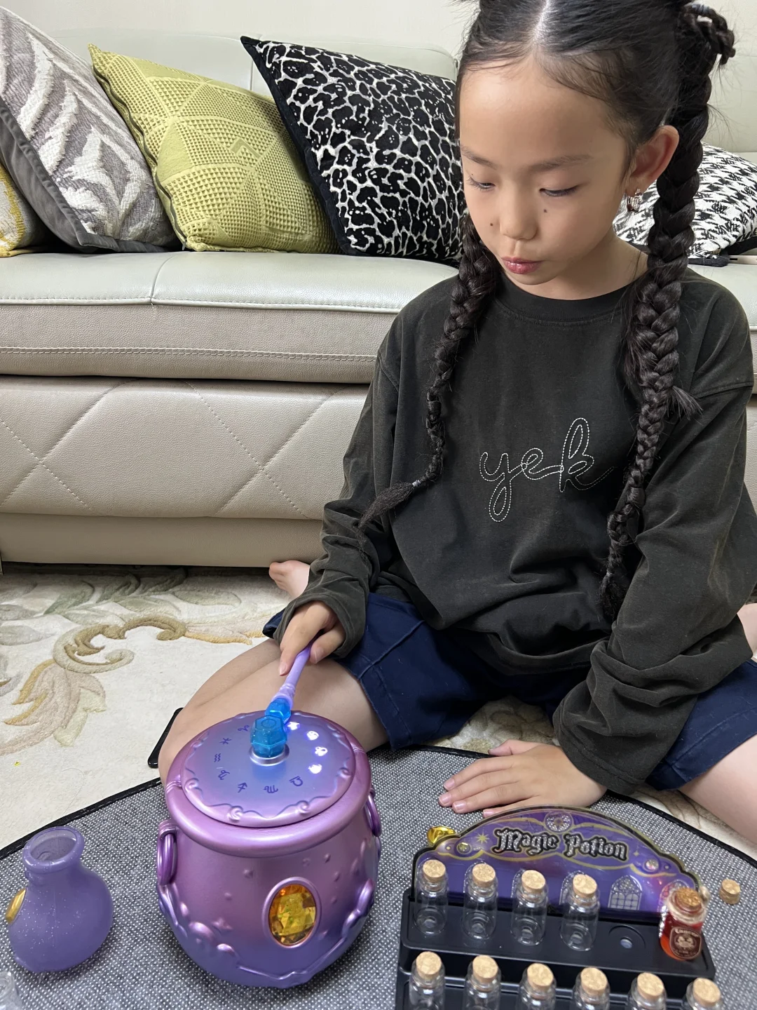 送完这个礼物，就安心送回学校了