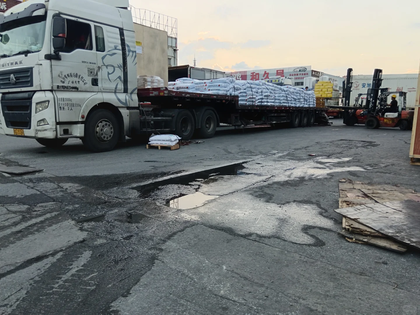 井冈山的一家物流公司，专业设备仪器托运