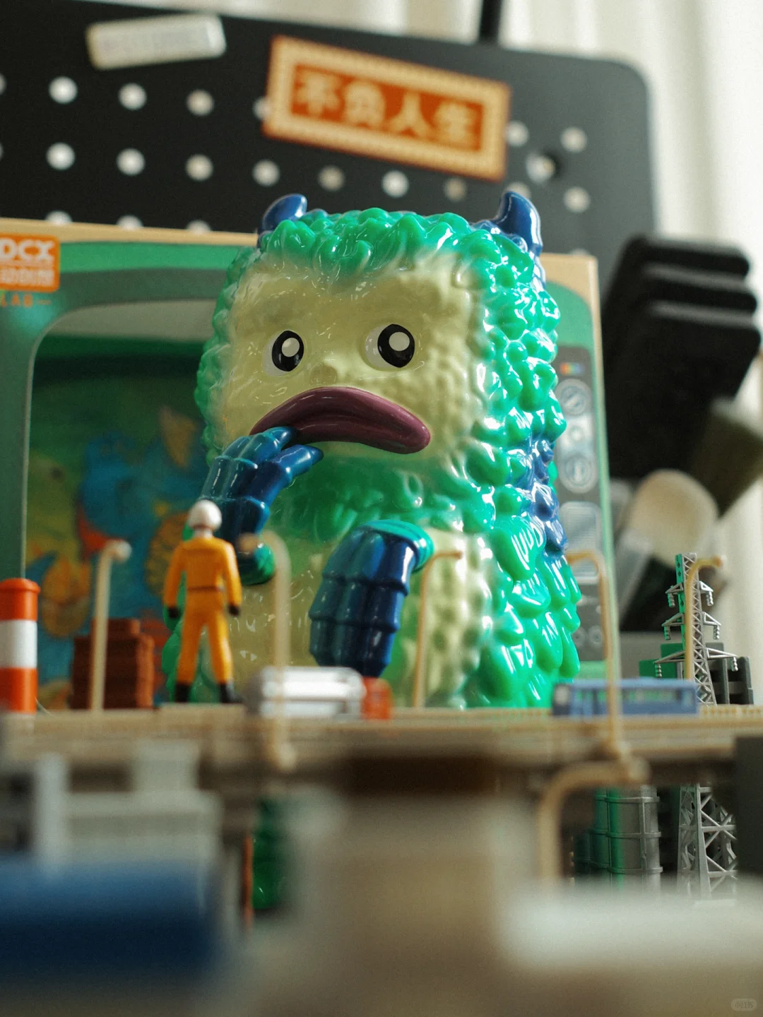 快逃? 中古怪兽来袭❗️