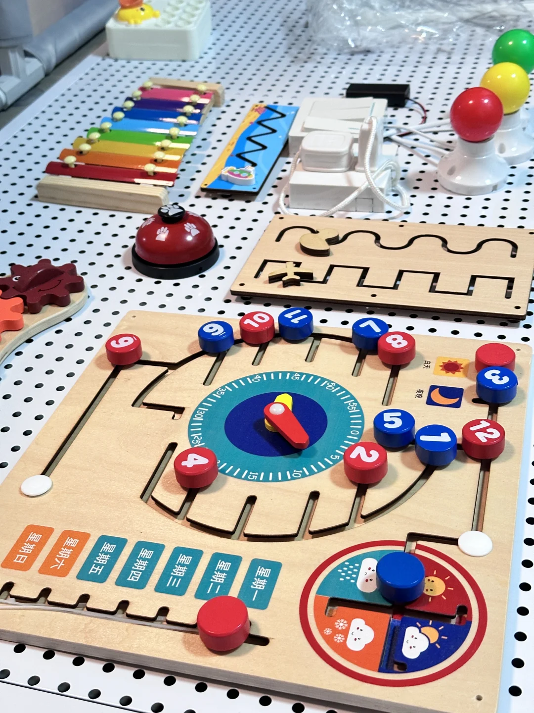 在家婴儿自制忙碌板|一百块搞定早教玩具?!