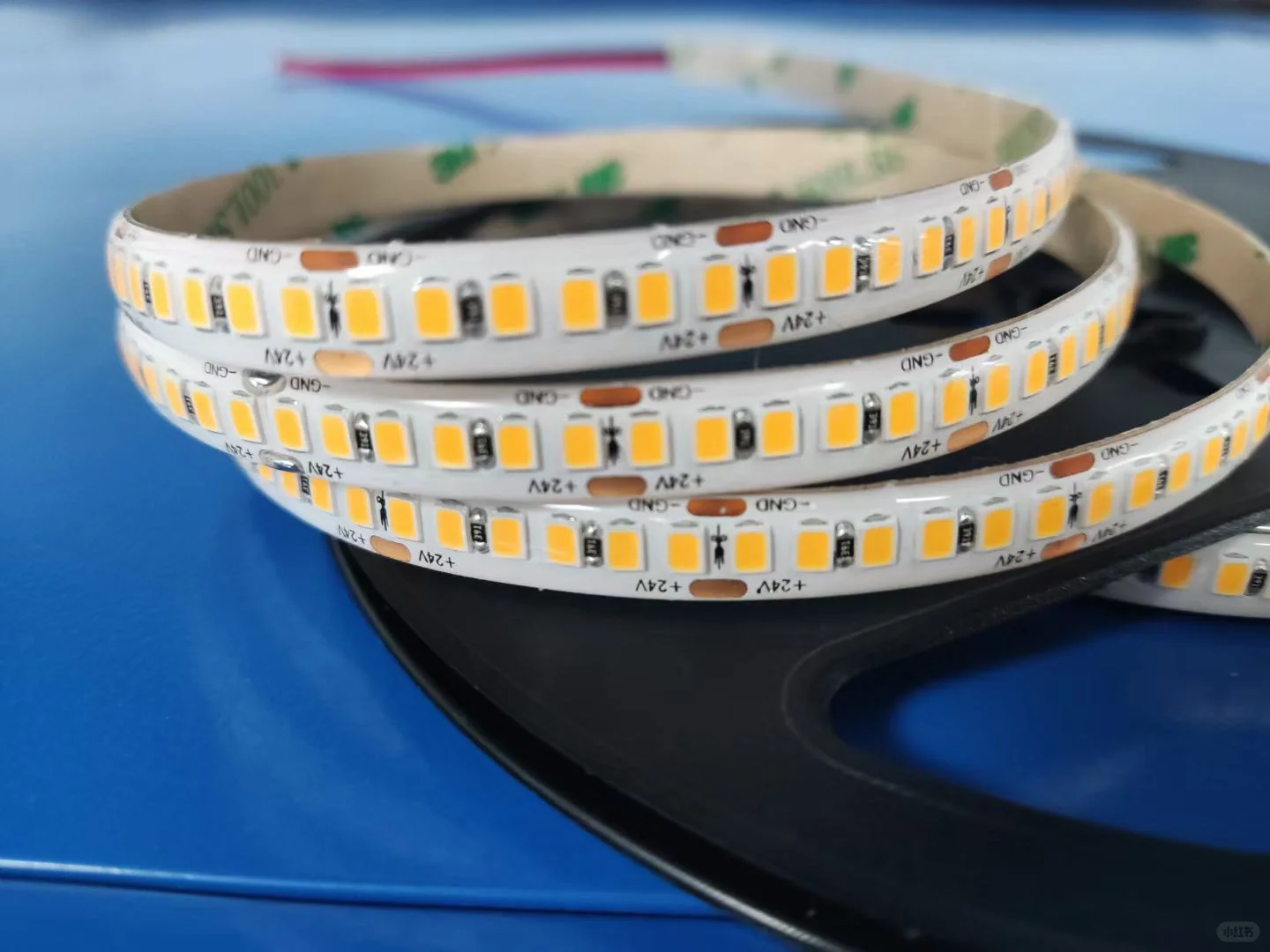 2835滴胶防水灯带