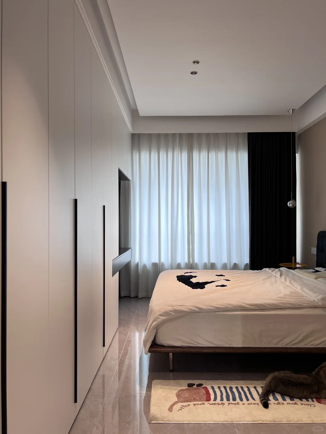 开间3.1m做满墙床尾衣柜真的太舒服了！！