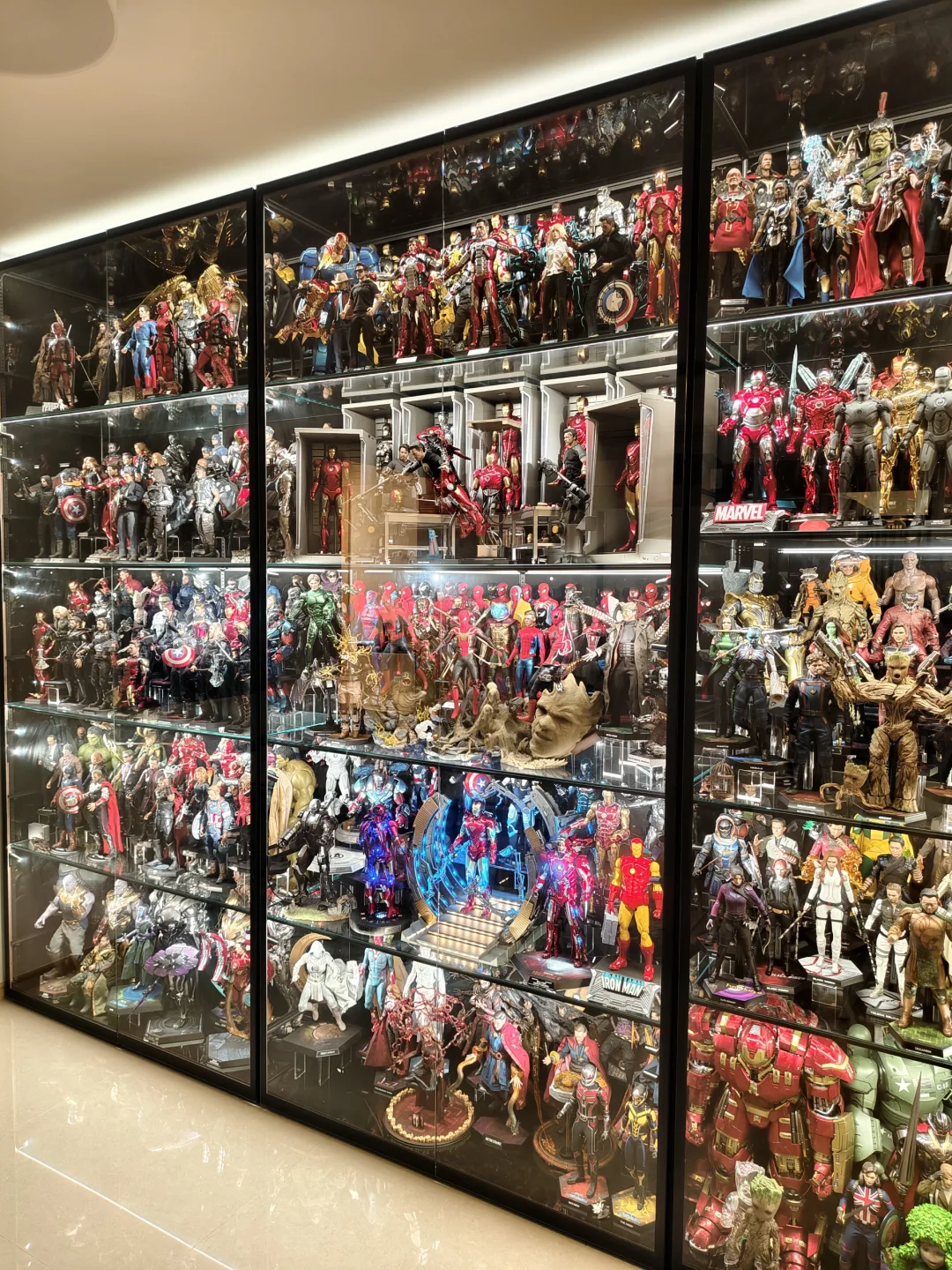 很久没有更新我的hottoys柜了