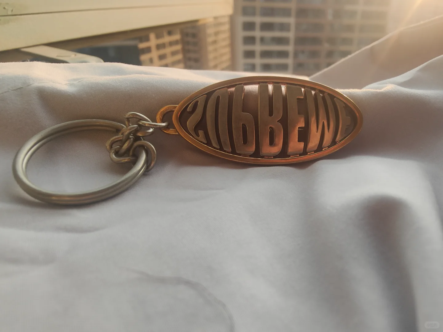 就拿工厂早前钥匙扣来介绍下金属徽章工艺